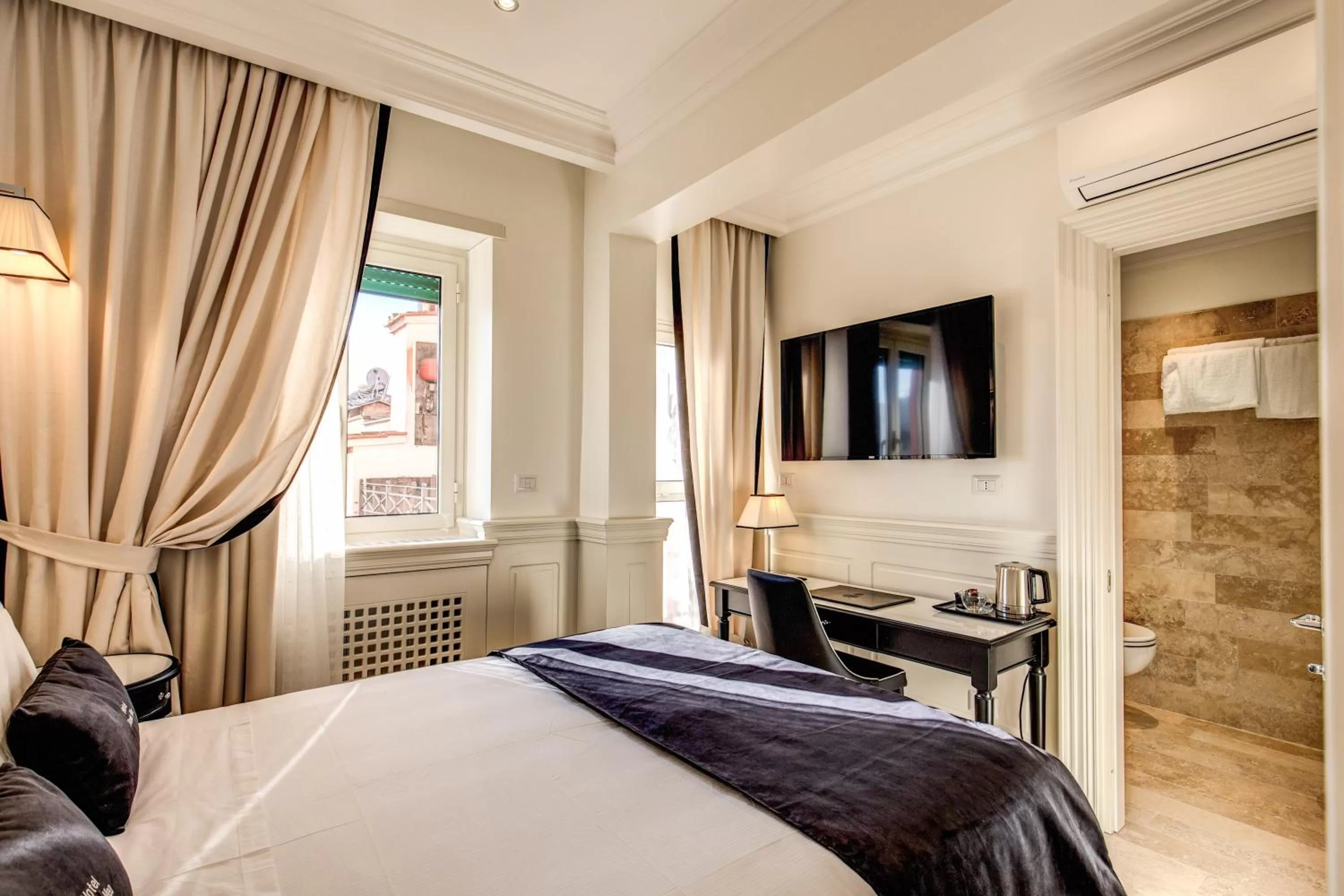 Double Room in Hotel Domus Mea