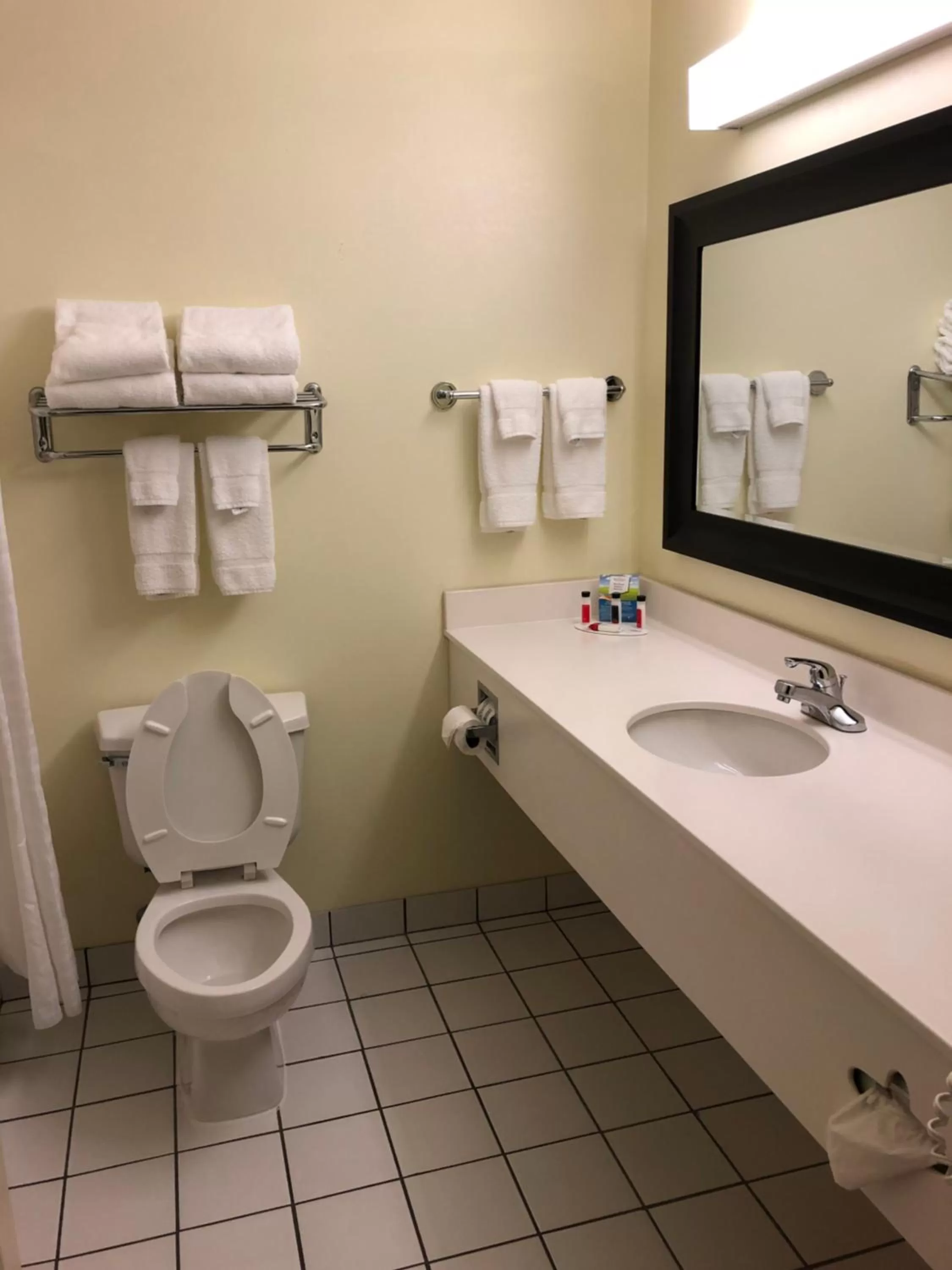 Queen Room - Mobility Access/Non-Smoking in Baymont by Wyndham Fort Wayne