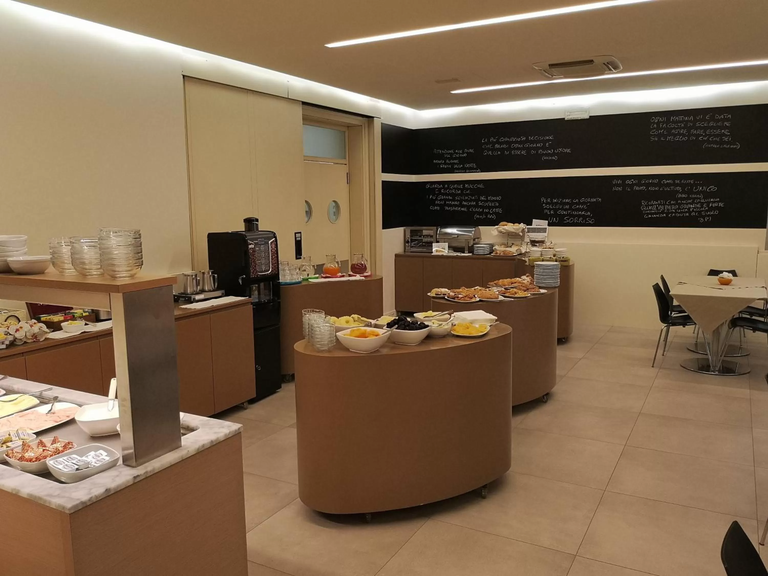 Breakfast in Key Hotel