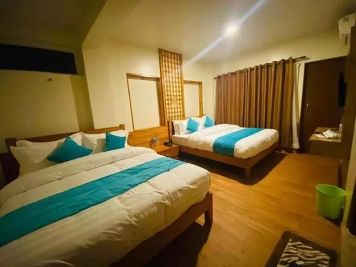 Deluxe Quadruple Room in Hotel Himalayan Glacier