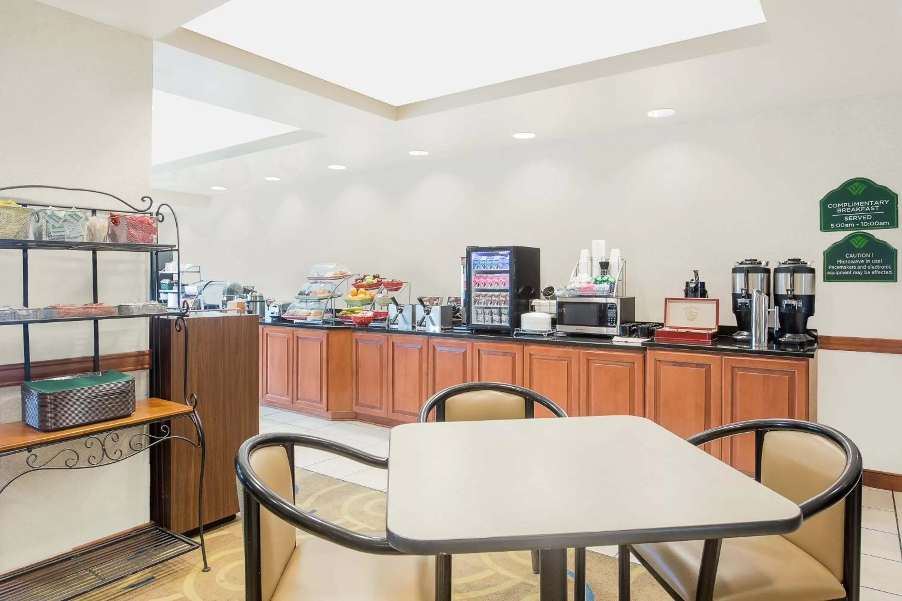 One Bedroom Superior King Suite - Non-Smoking in Wingate by Wyndham Green Bay