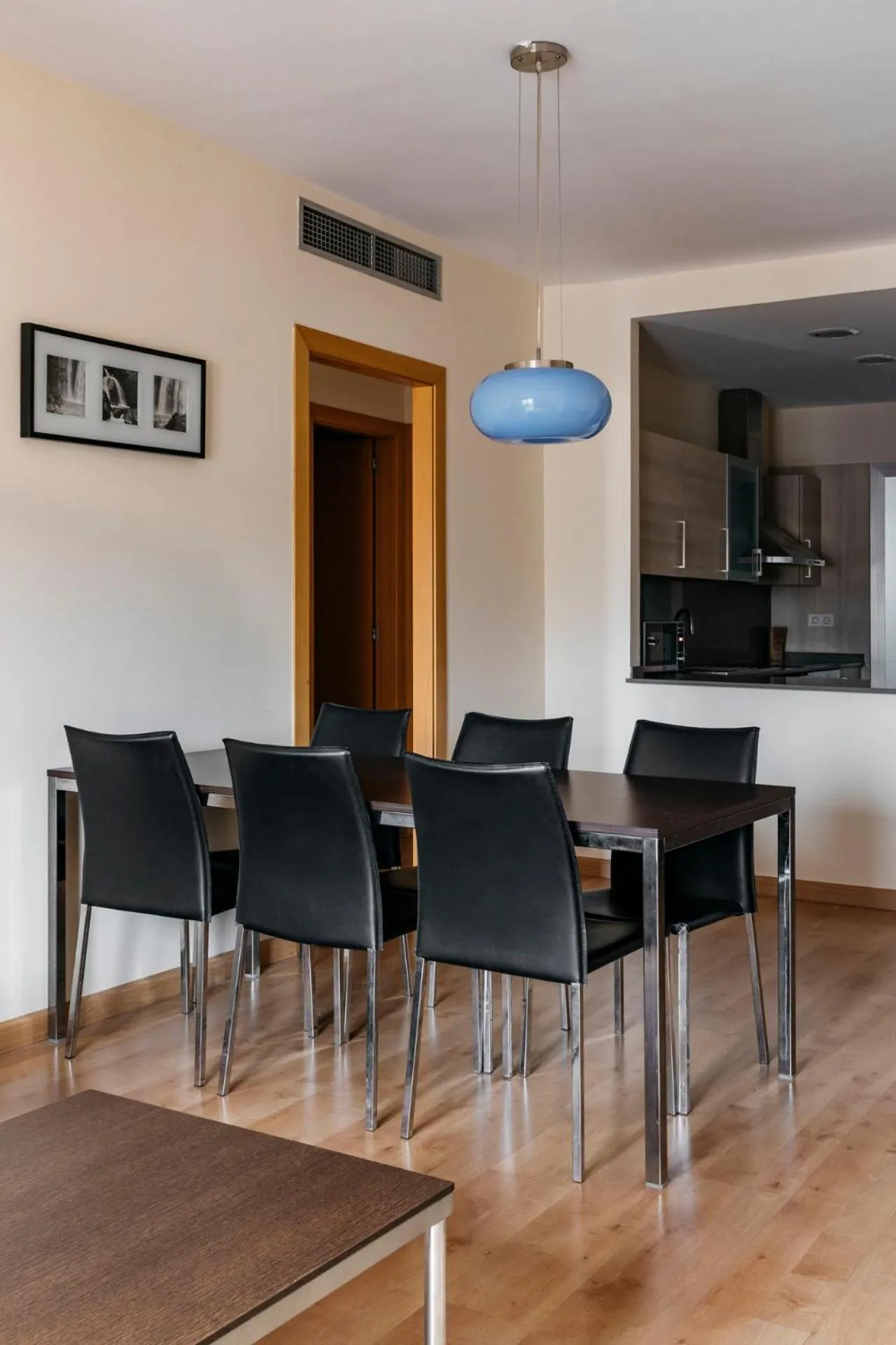 Executive Two-Bedroom Apartment in Barcelona Apartment Villarroel