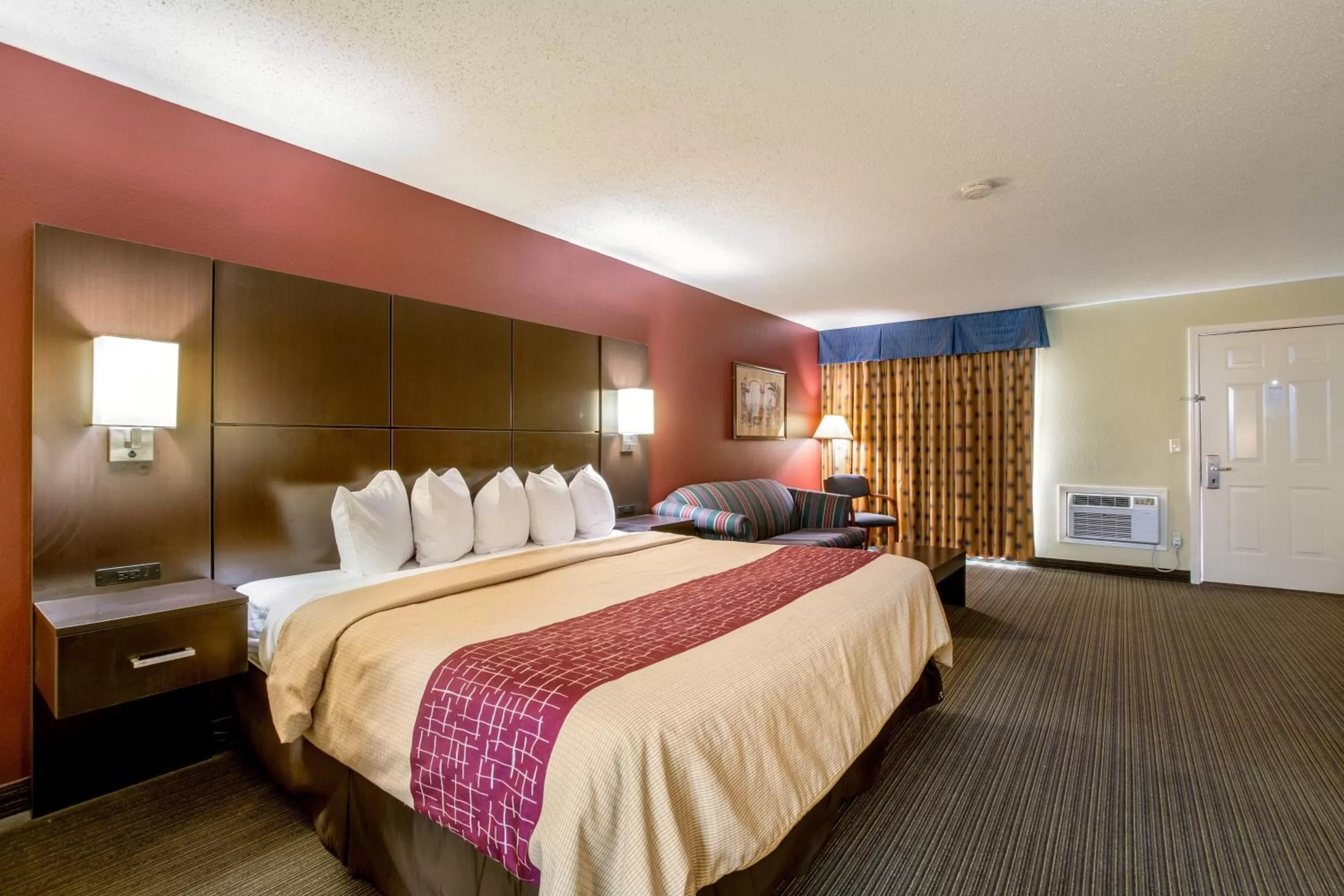 Superior King Room Disability Access Non-Smoking in Red Roof Inn Vincennes