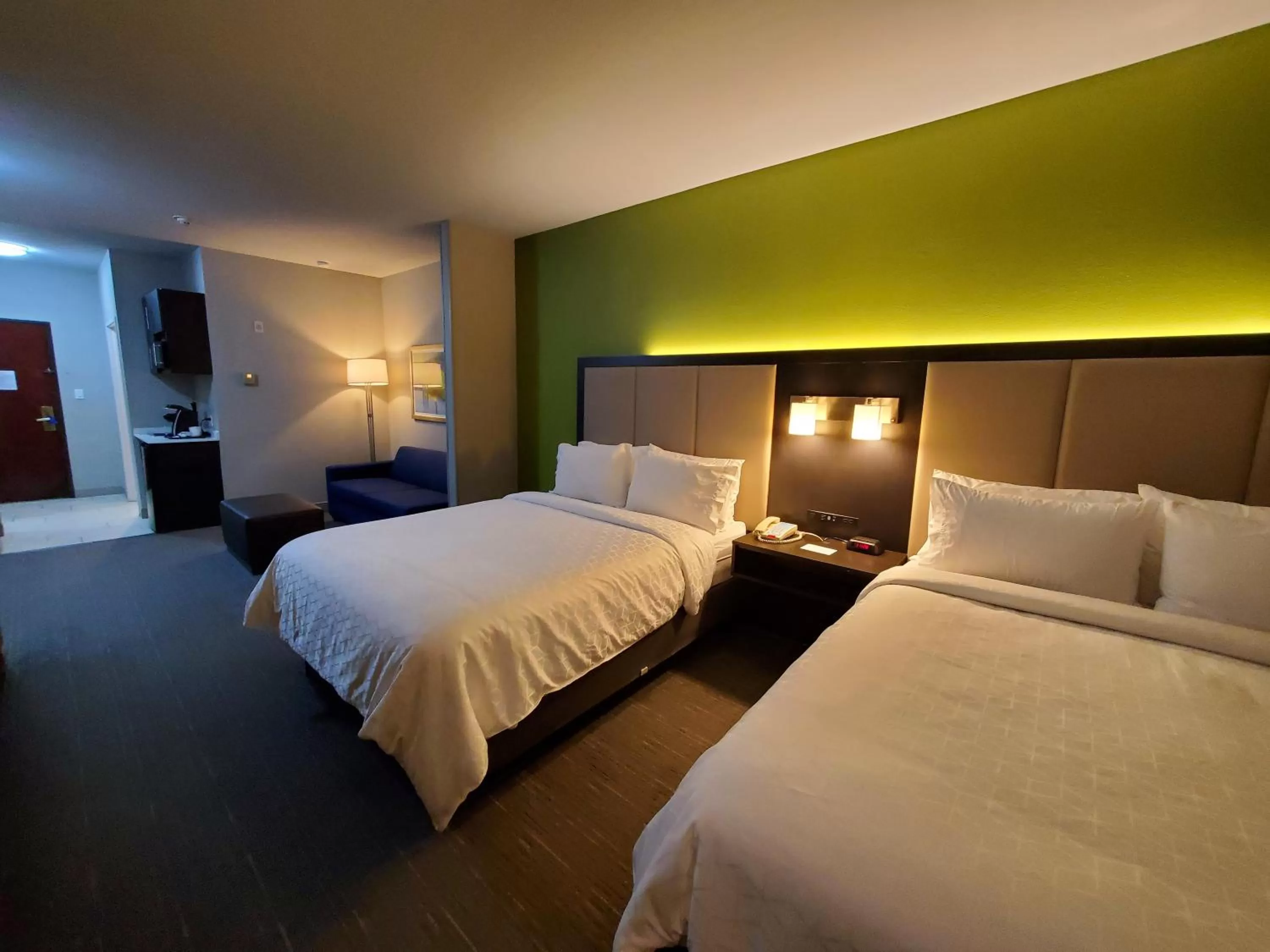 Standard Queen Room with Two Queen Beds in Holiday Inn Express Pearland by IHG