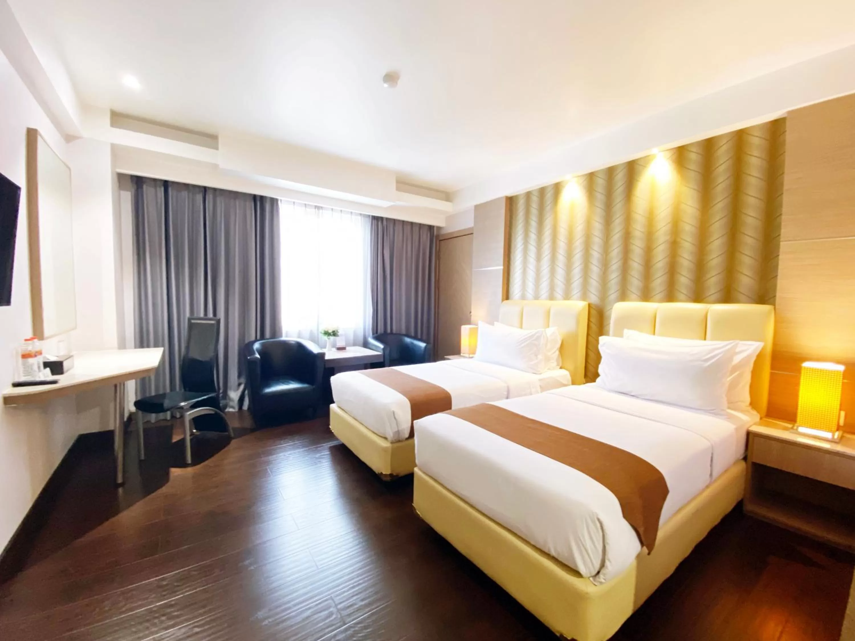 Superior Twin Room in Orchardz Hotel Industri Jakarta Kemayoran