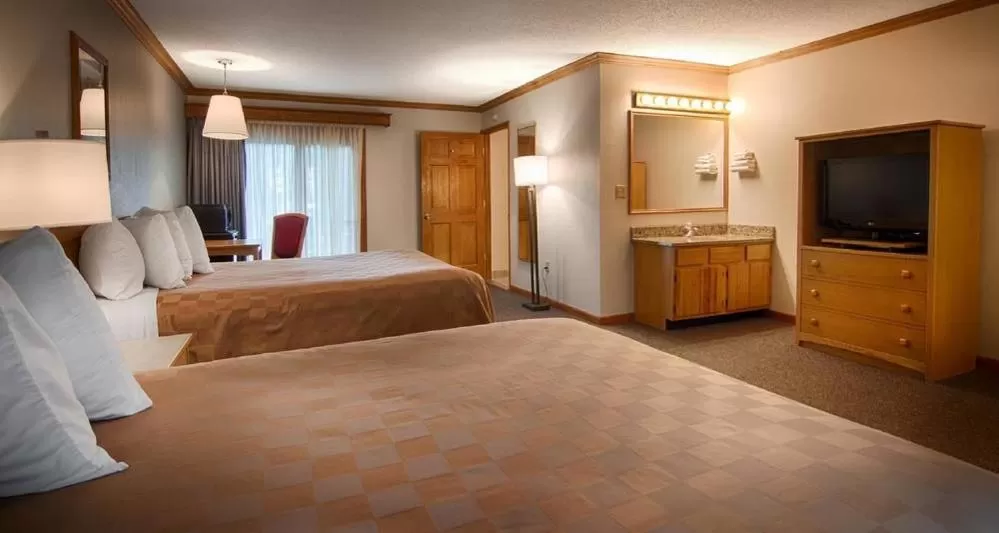 Deluxe Queen Room in Centerstone Resort Lake-Aire