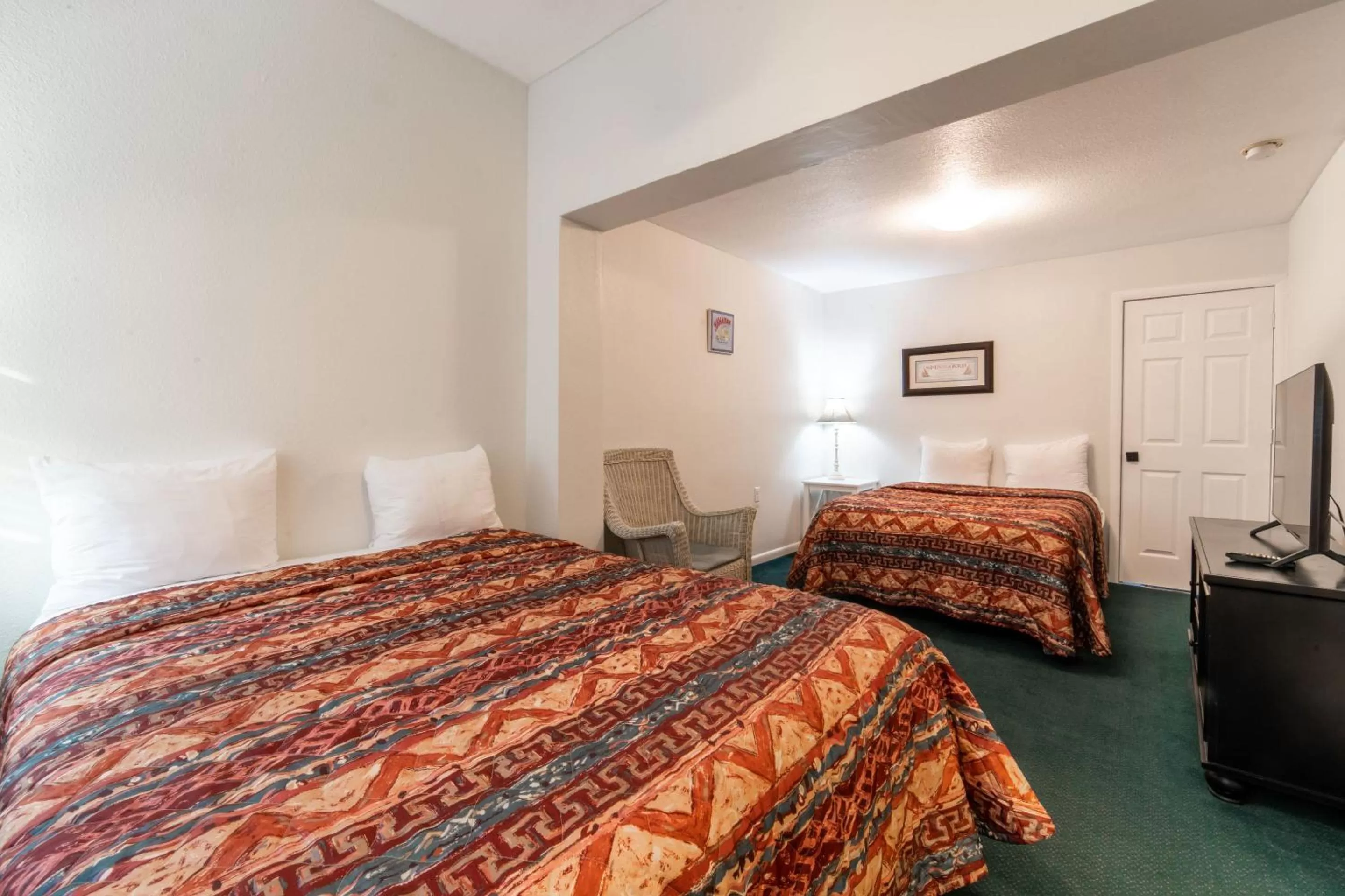 Double or Twin Room in Captain's Table Hotel by Everglades Adventures