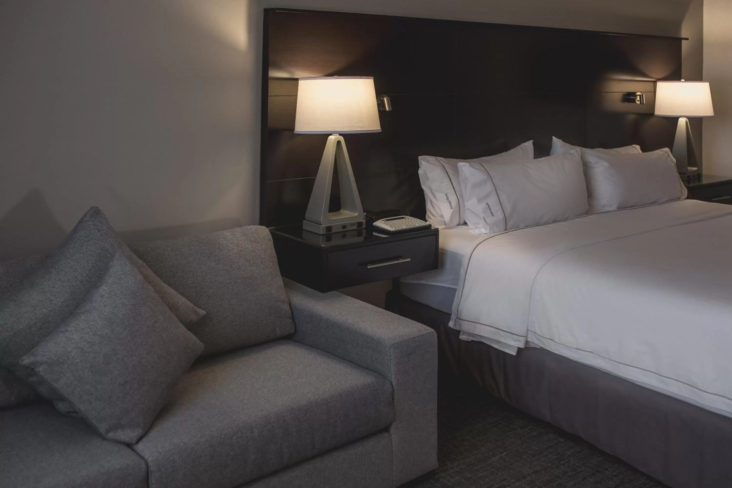 Queen Suite with Two Queen Beds in Holiday Inn Express & Suites Silao Aeropuerto Terminal by IHG
