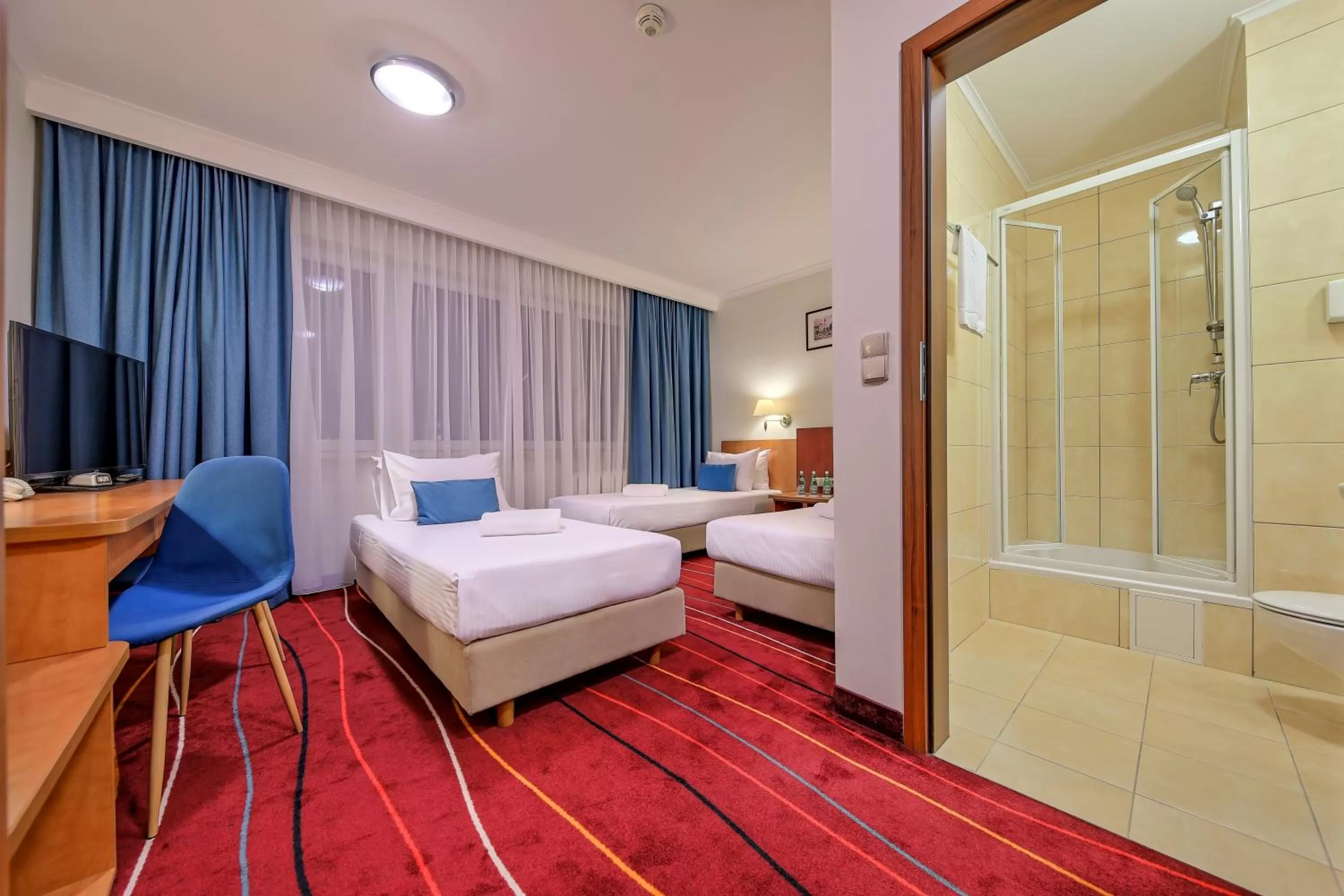 Luxury Triple Room with Three Single Beds - High Floor in Best Western Hotel Portos