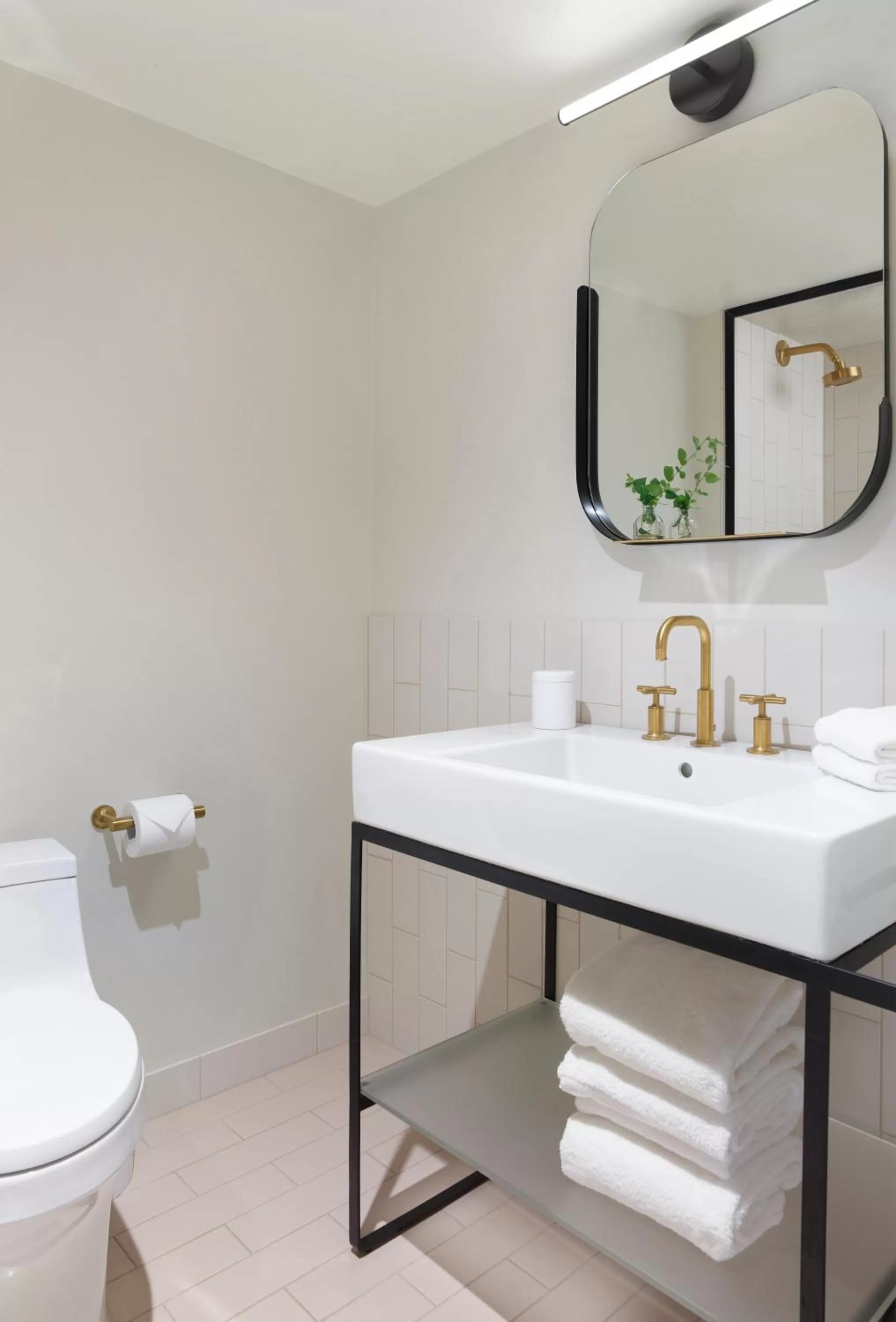 Deluxe Family King in Flamingo Resort & Spa Santa Rosa Sonoma, Tapestry by Hilton