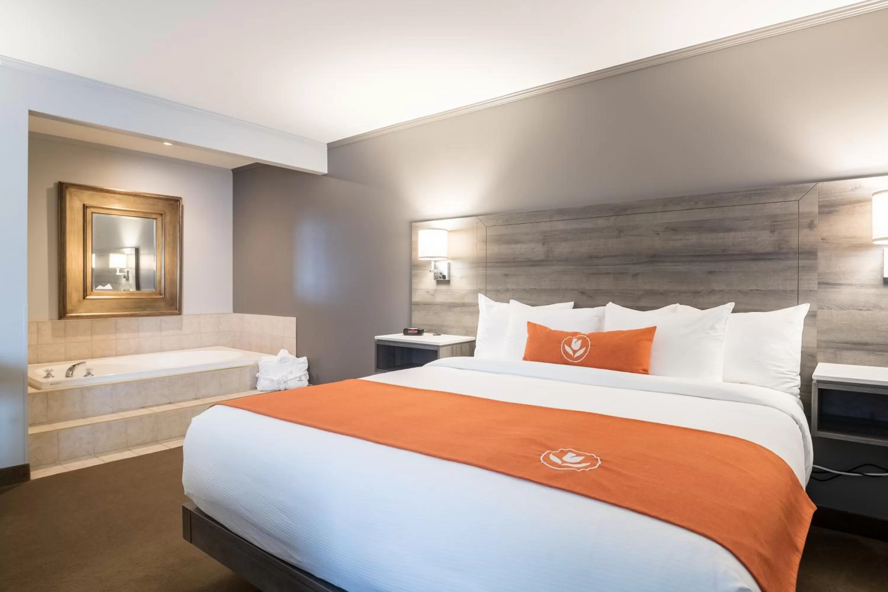 Honeymoon Suite in Amsterdam Inn & Suites Moncton