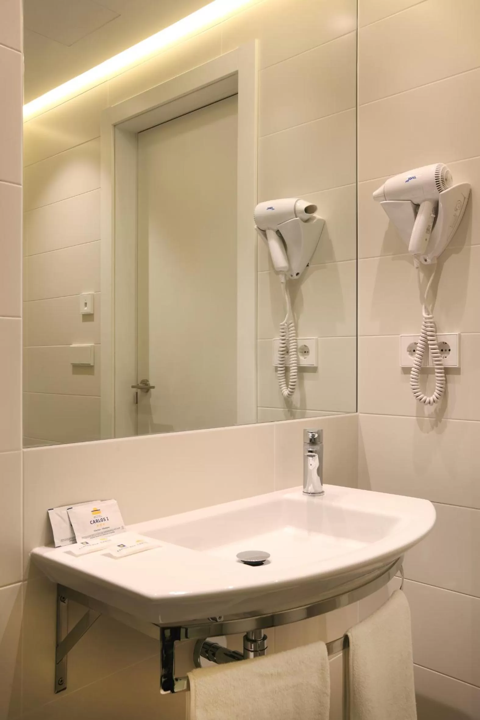 Economy Twin Room in Hotel Carlos I