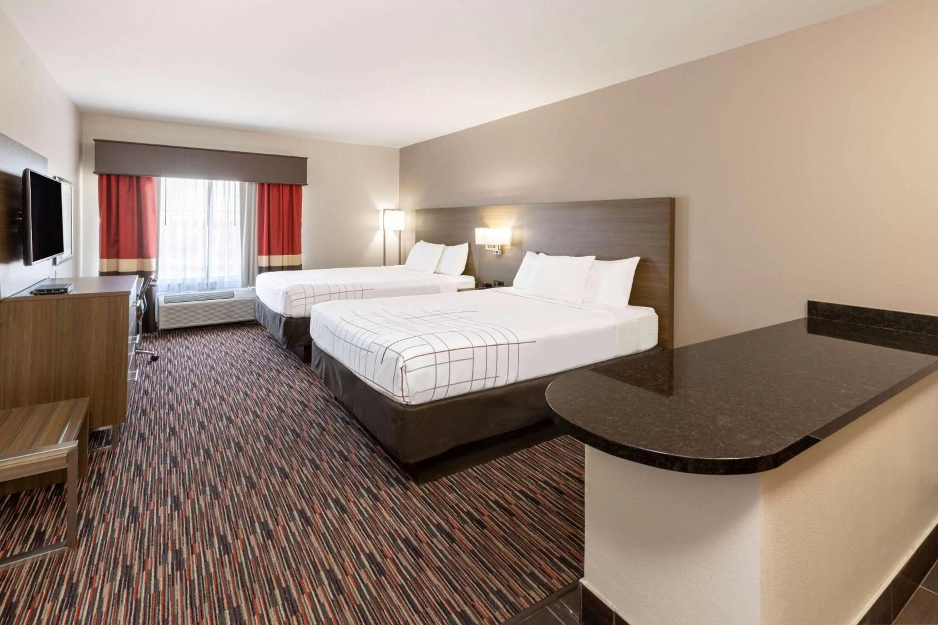 2 Queen Beds, Deluxe, Mobility Accessible Room, Tub w/ Grab Bars, Non-Smoking in La Quinta by Wyndham Wichita Falls - MSU Area