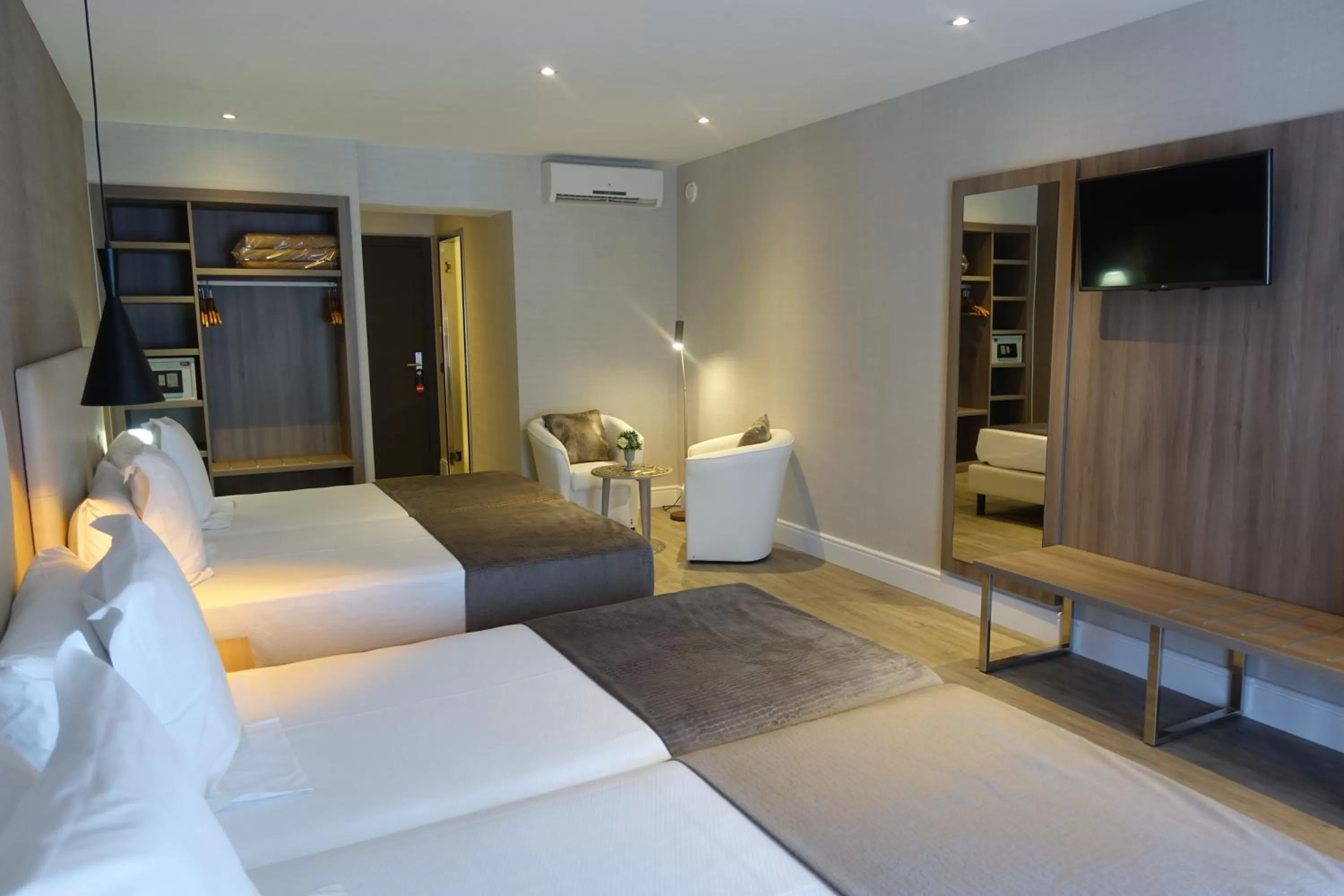 Superior Triple Room in Hotel Oasis