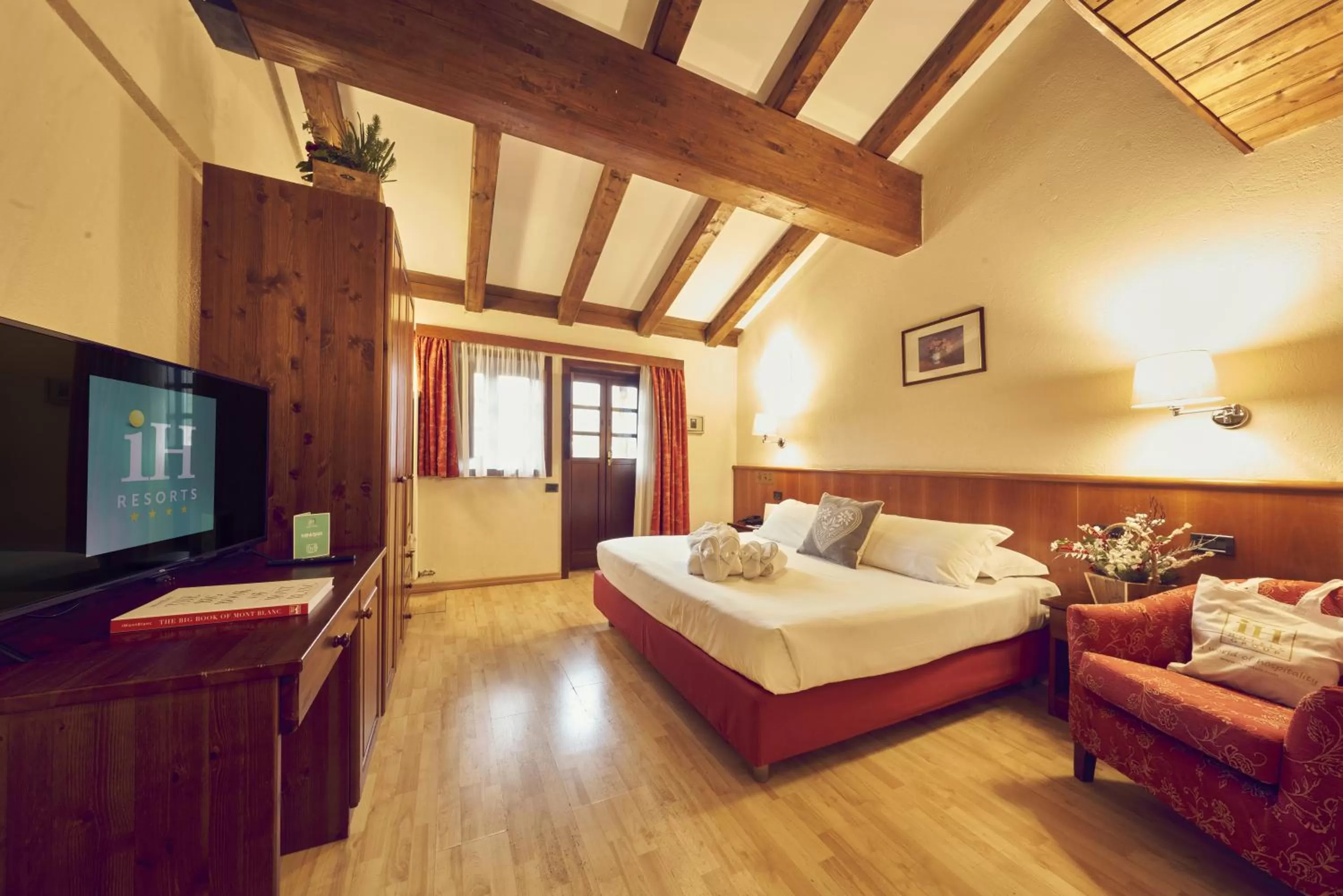Quadruple Room in iH Hotels Courmayeur Mont Blanc
