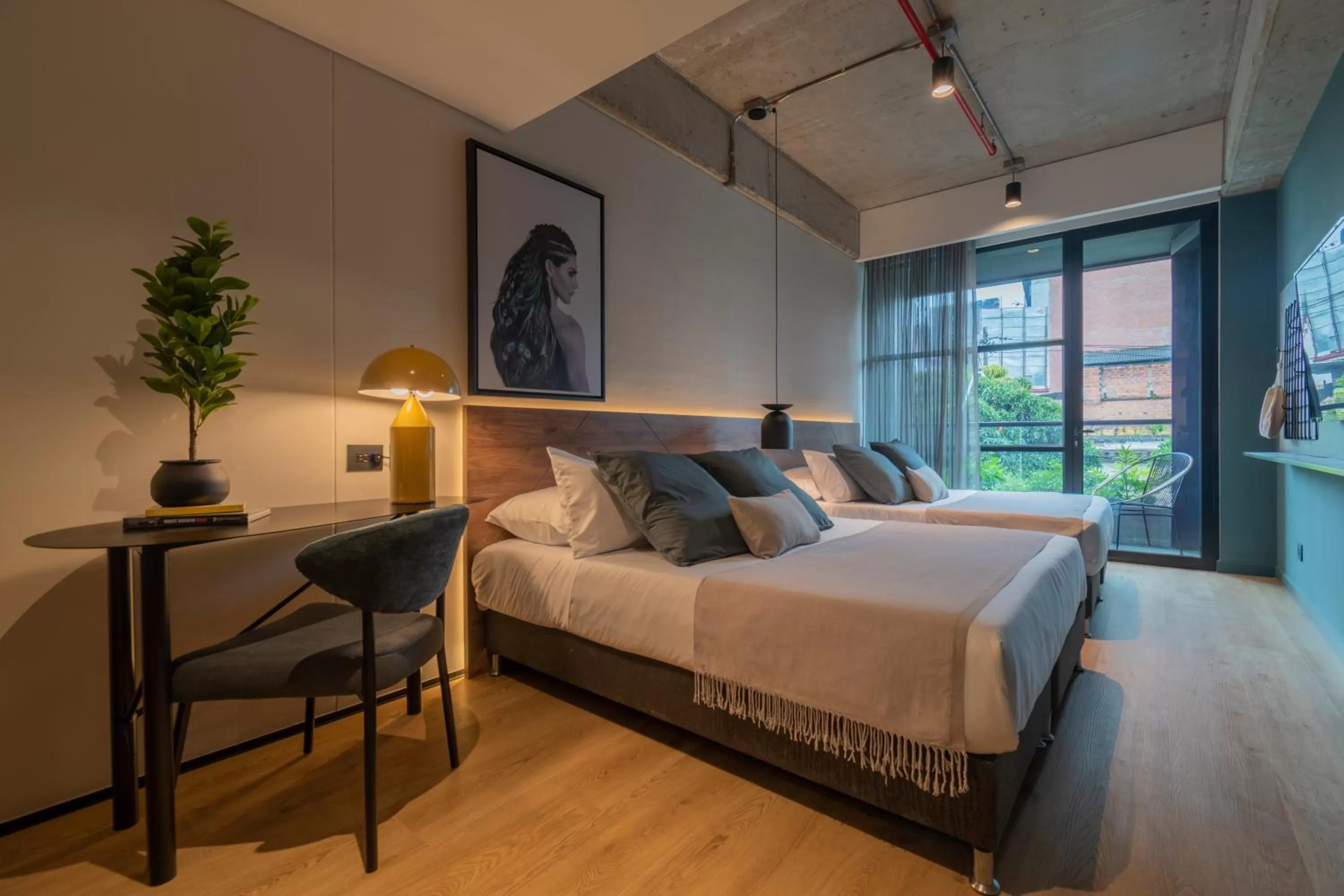 Quadruple Room with Balcony in Hashtag 98 Hotel By Jalo