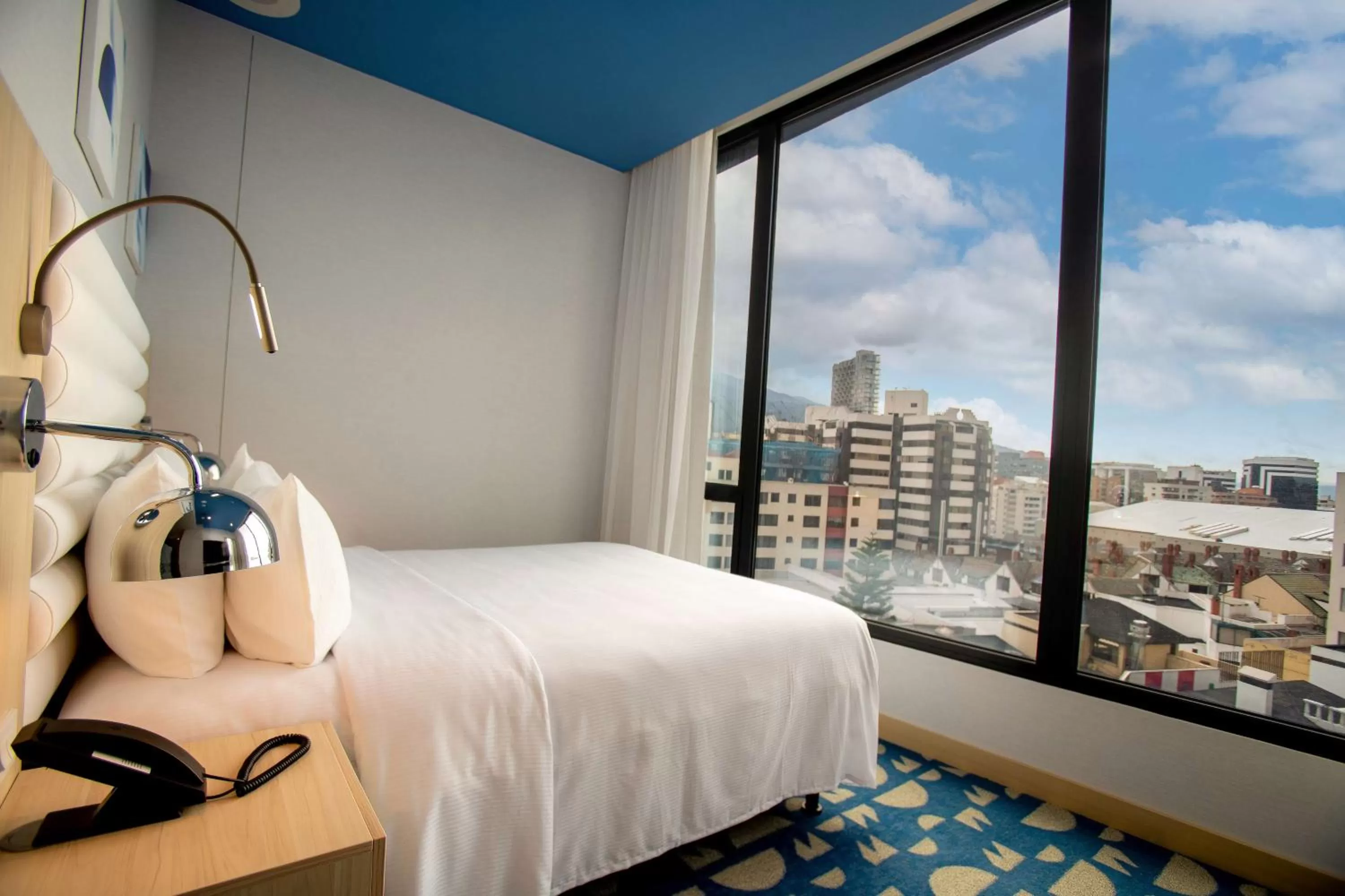 Queen Room with Roll-In Shower - Mobility Accessible/Non-Smoking in Hampton By Hilton Quito La Carolina Park