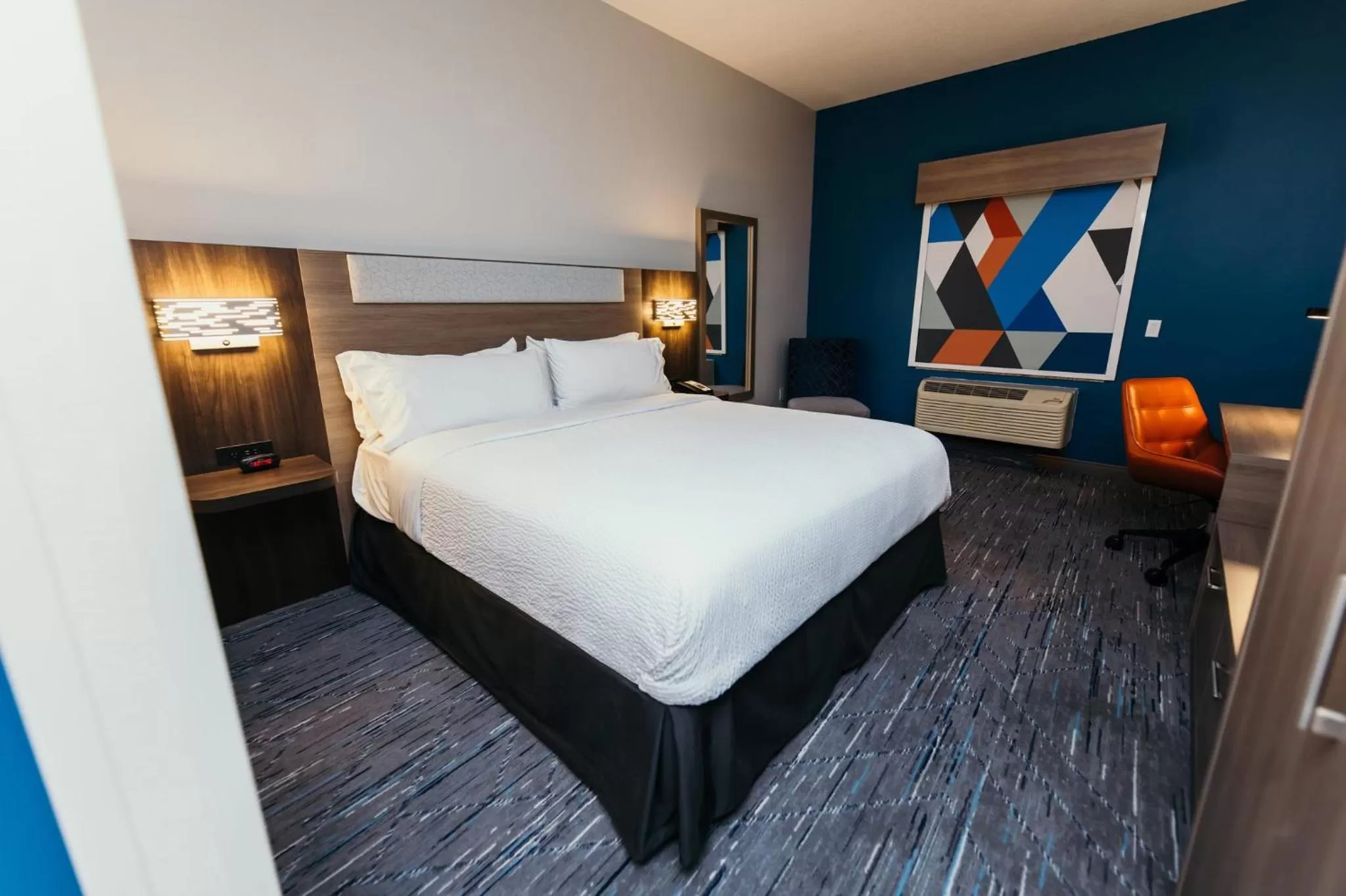 Standard King Room in Holiday Inn Express and Suites Urbandale Des Moines by IHG
