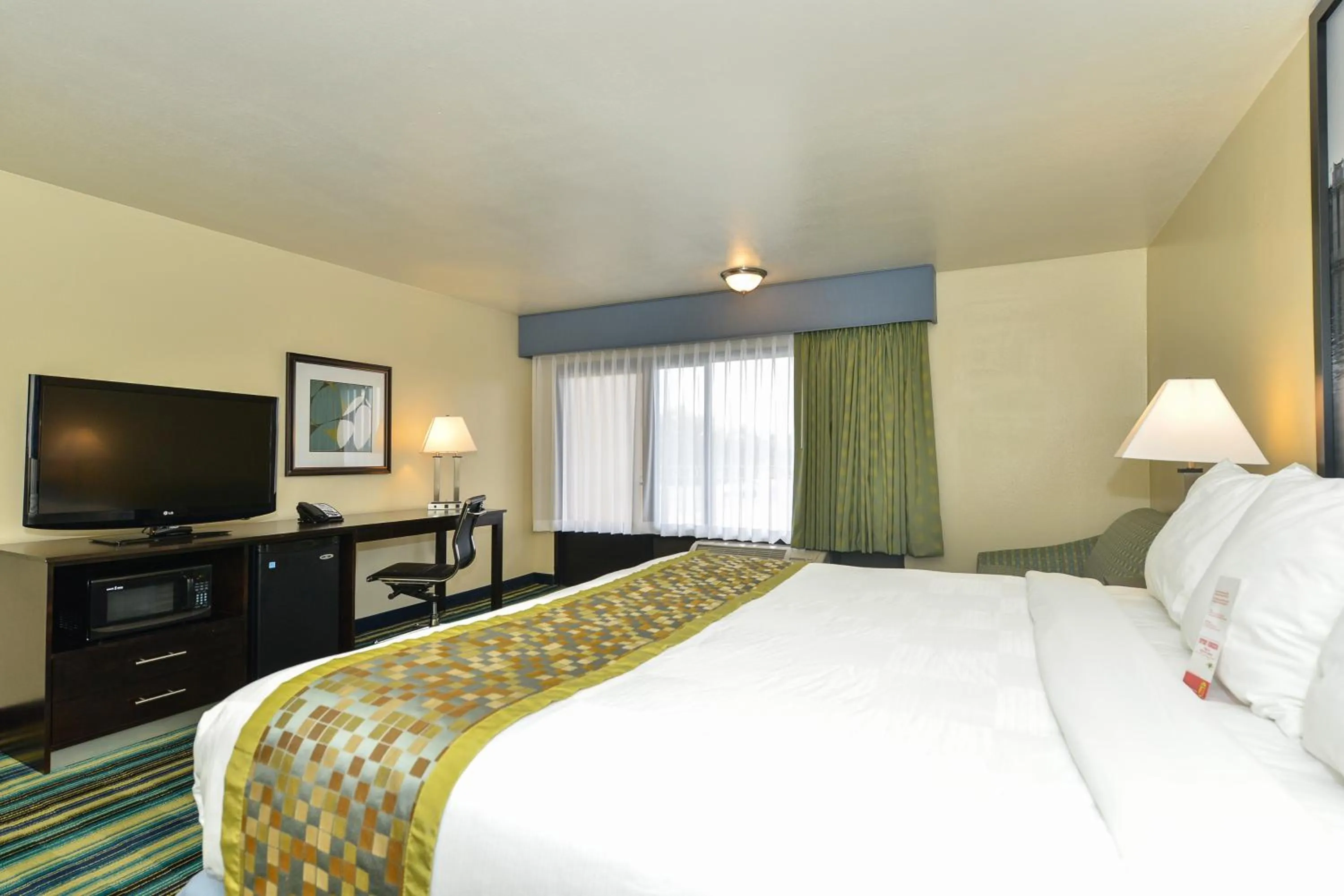 King Room - Non-Smoking in Super 8 by Wyndham Vallejo/Napa Valley