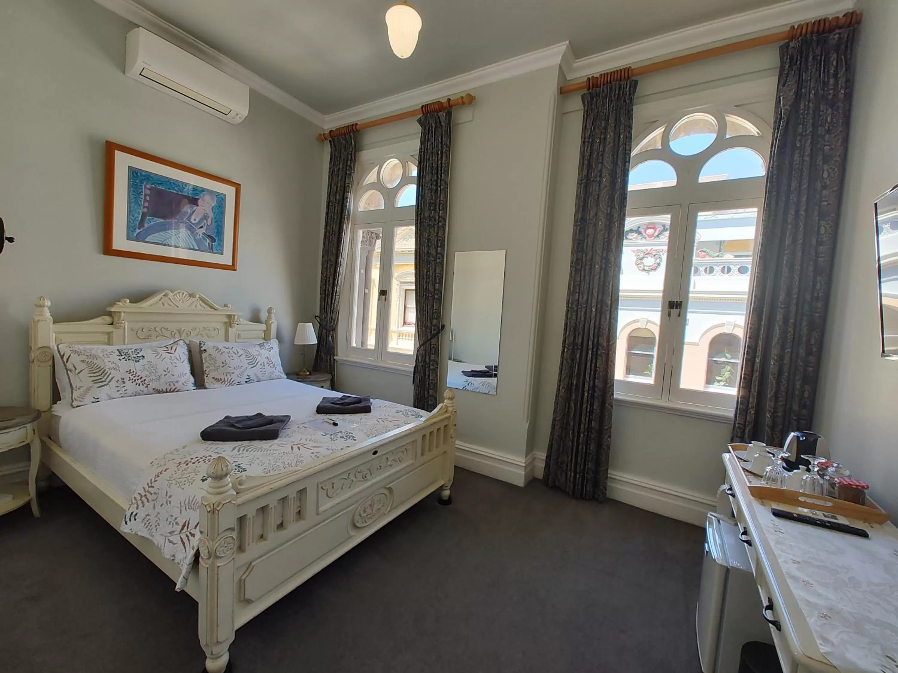 Ratazzi Queen Room in Fremantle Bed & Breakfast