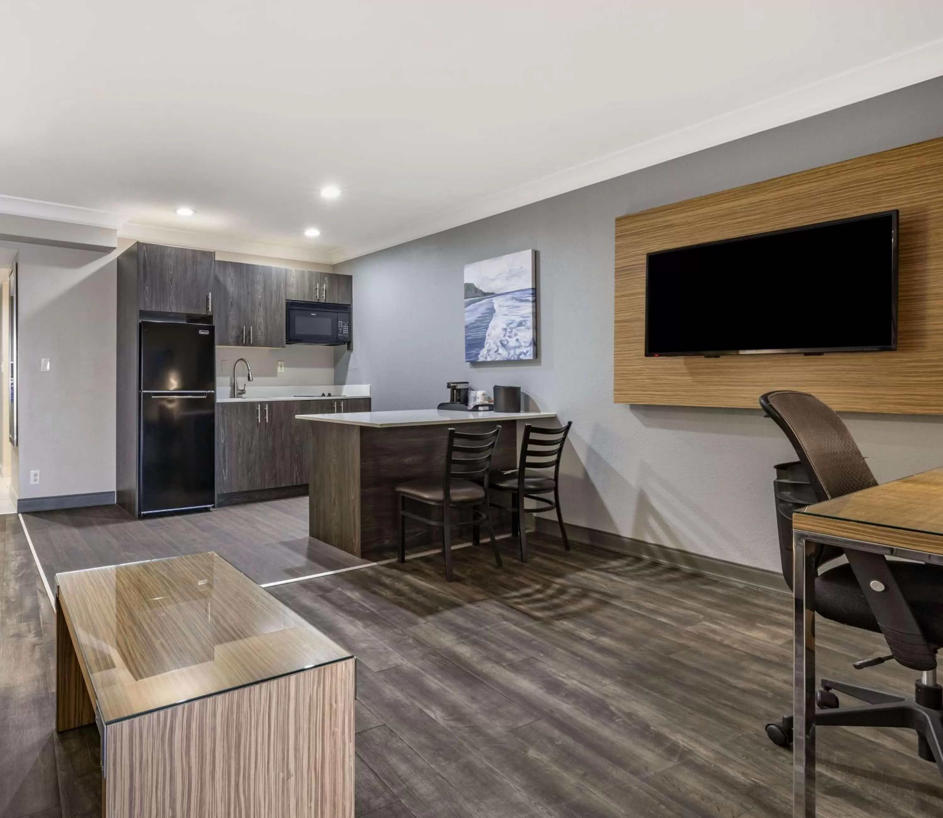 Shore Thing King Kitchenette (Ocean View) in The Encinitan Hotel & Suites