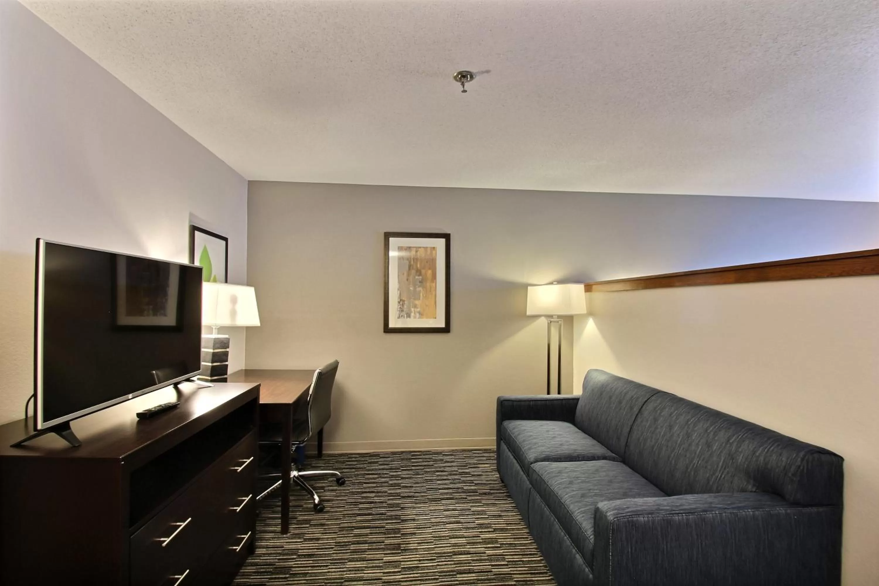 Deluxe King Studio Suite - Non-Smoking in Baymont by Wyndham Madison West/Middleton WI West