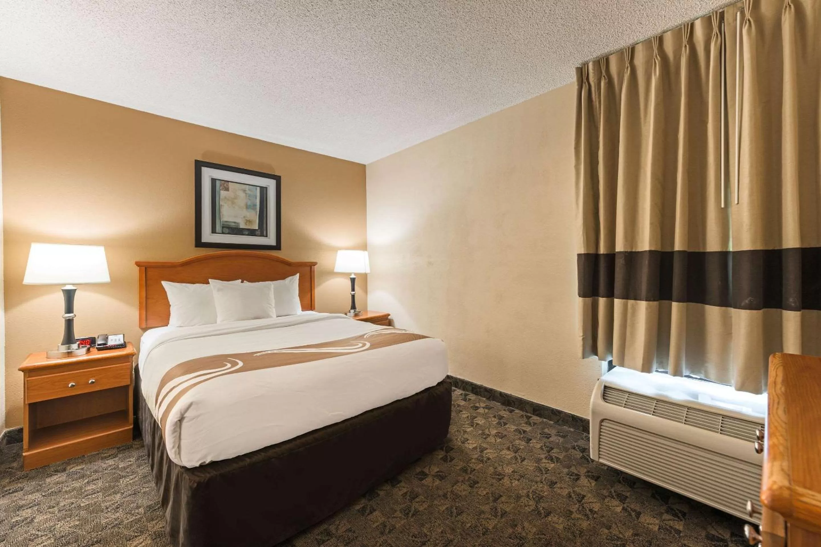 Queen Room - Non-Smoking in Quality Inn & Suites Portage Central