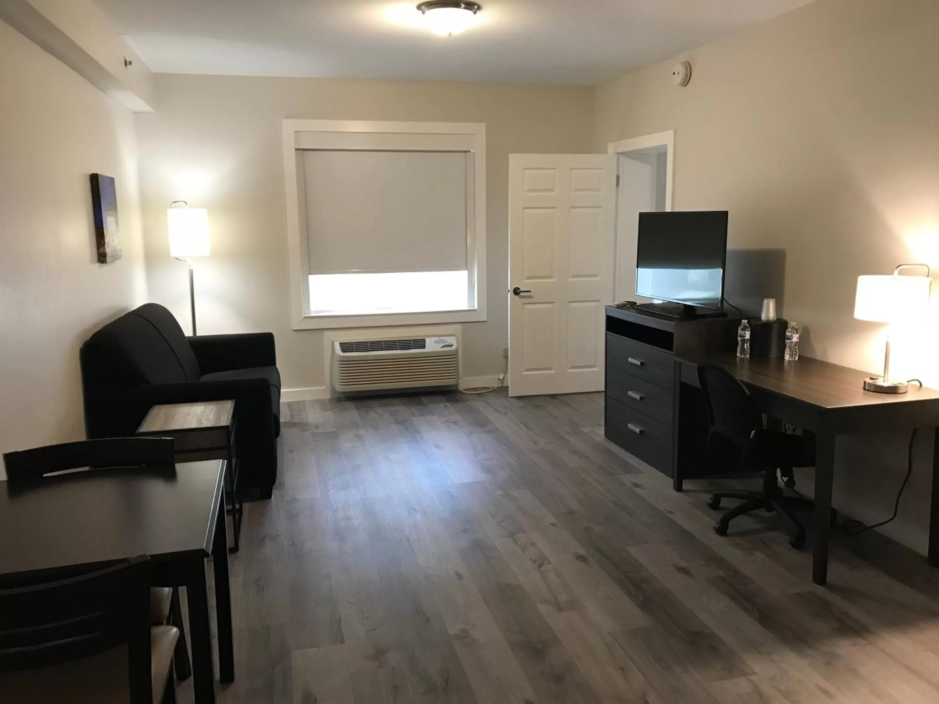 One-Bedroom King Suite - Non-Smoking in HoM, A Trademark Collection Hotel