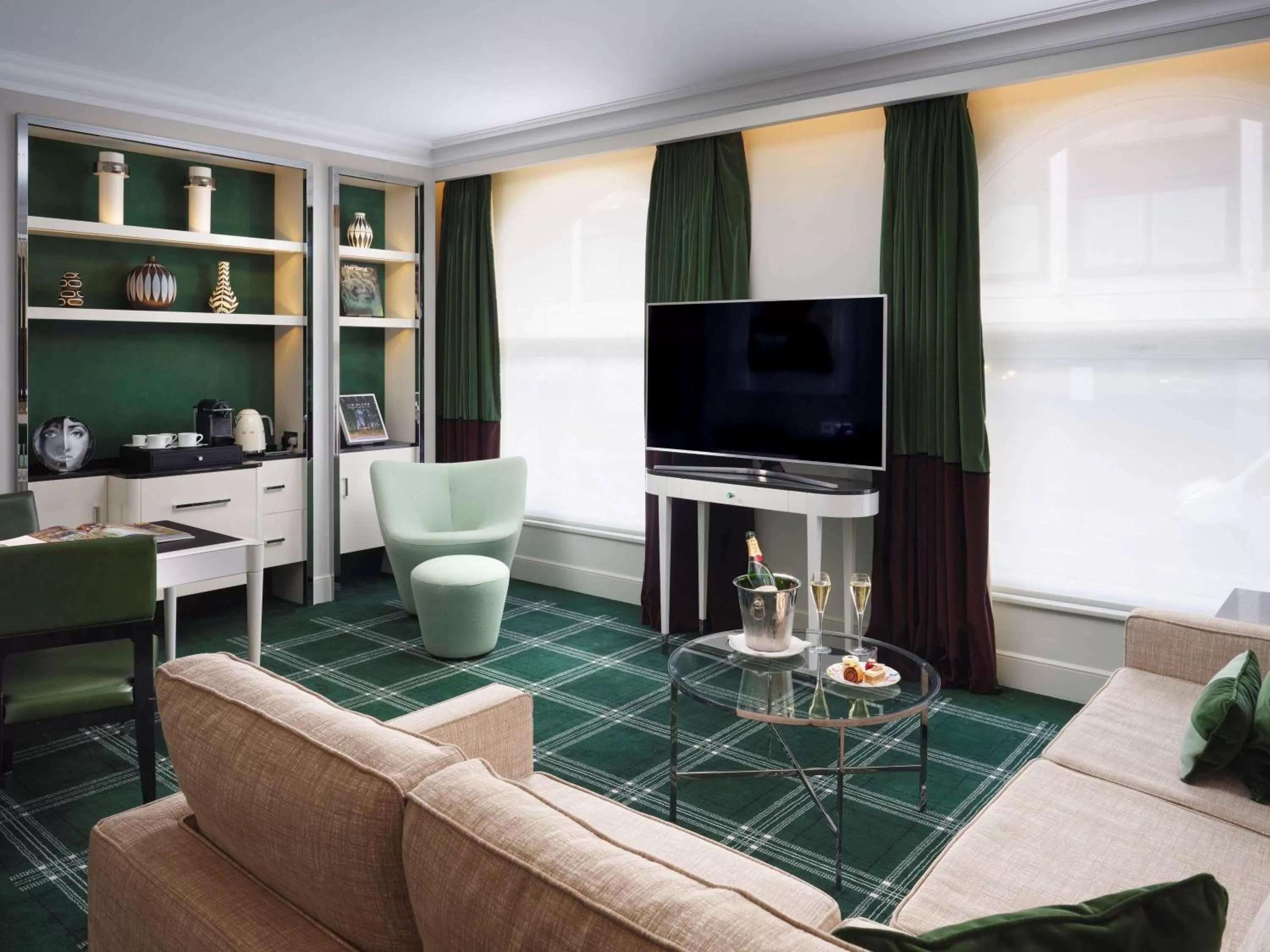 Deluxe King Suite with Separate Living Room with Sofa Bed in Sofitel London St James