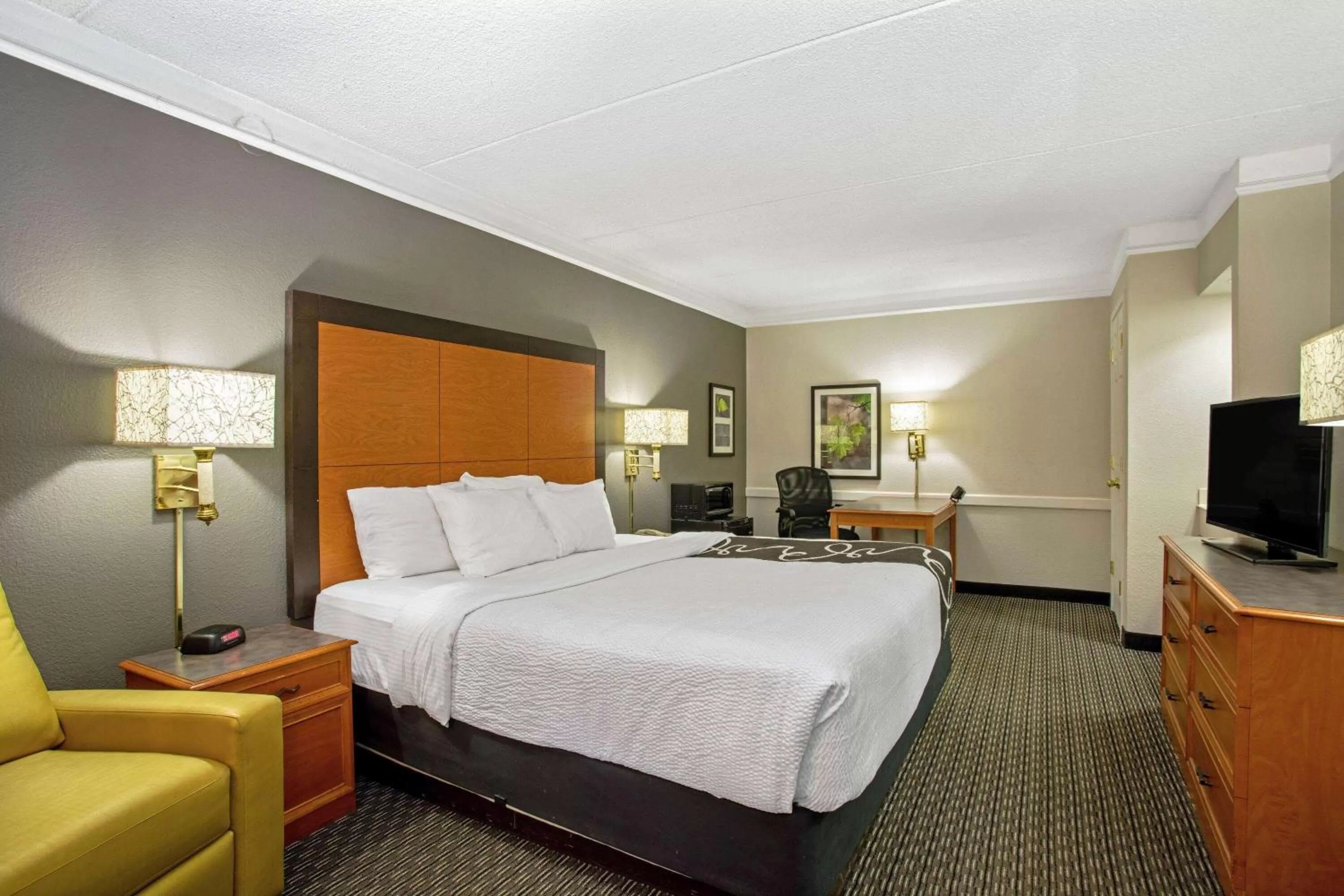 Deluxe King Room in La Quinta Inn by Wyndham Denver Golden