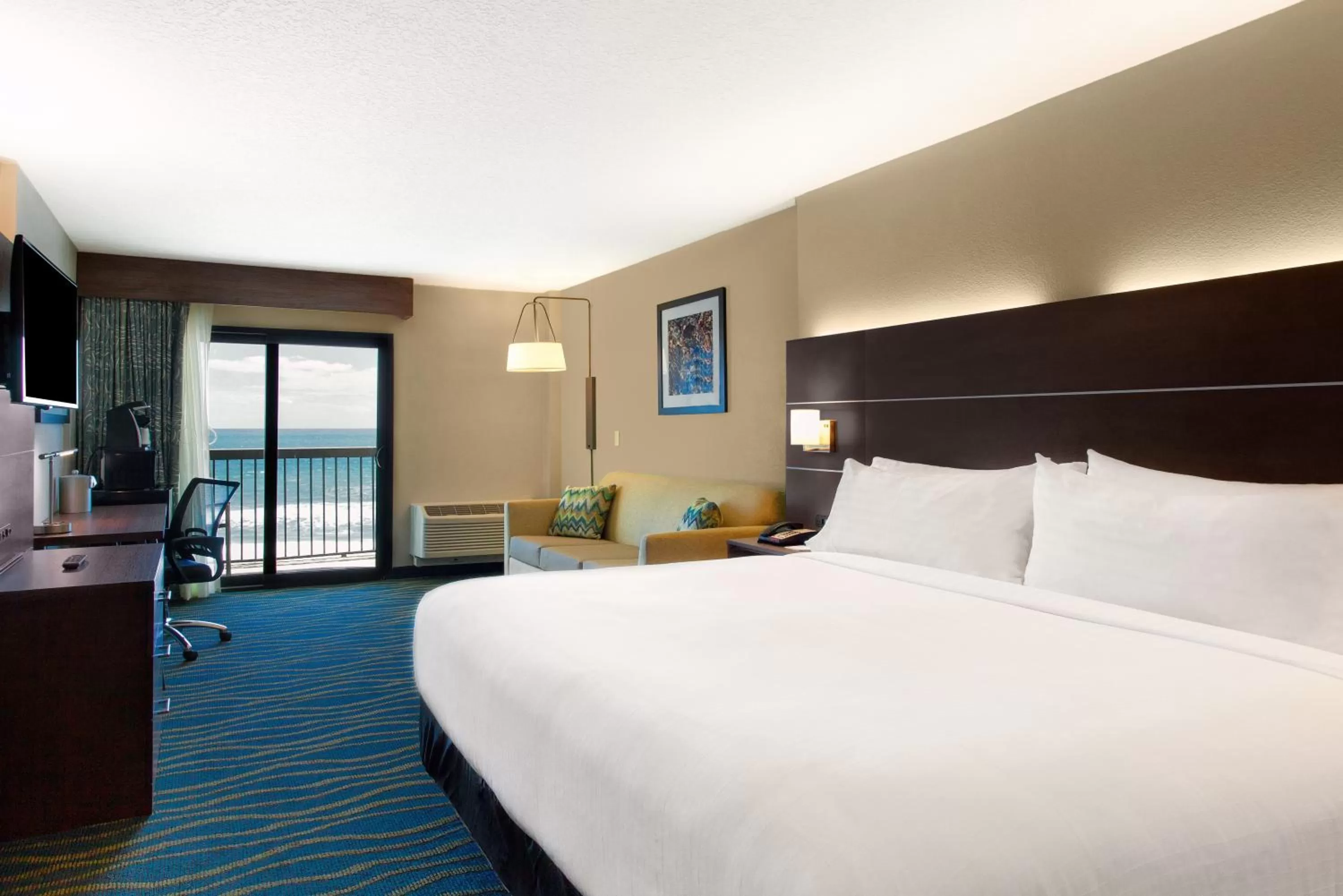 Deluxe King Room - Mobility Access in Holiday Inn Express & Suites Oceanfront Daytona Beach Shores by IHG