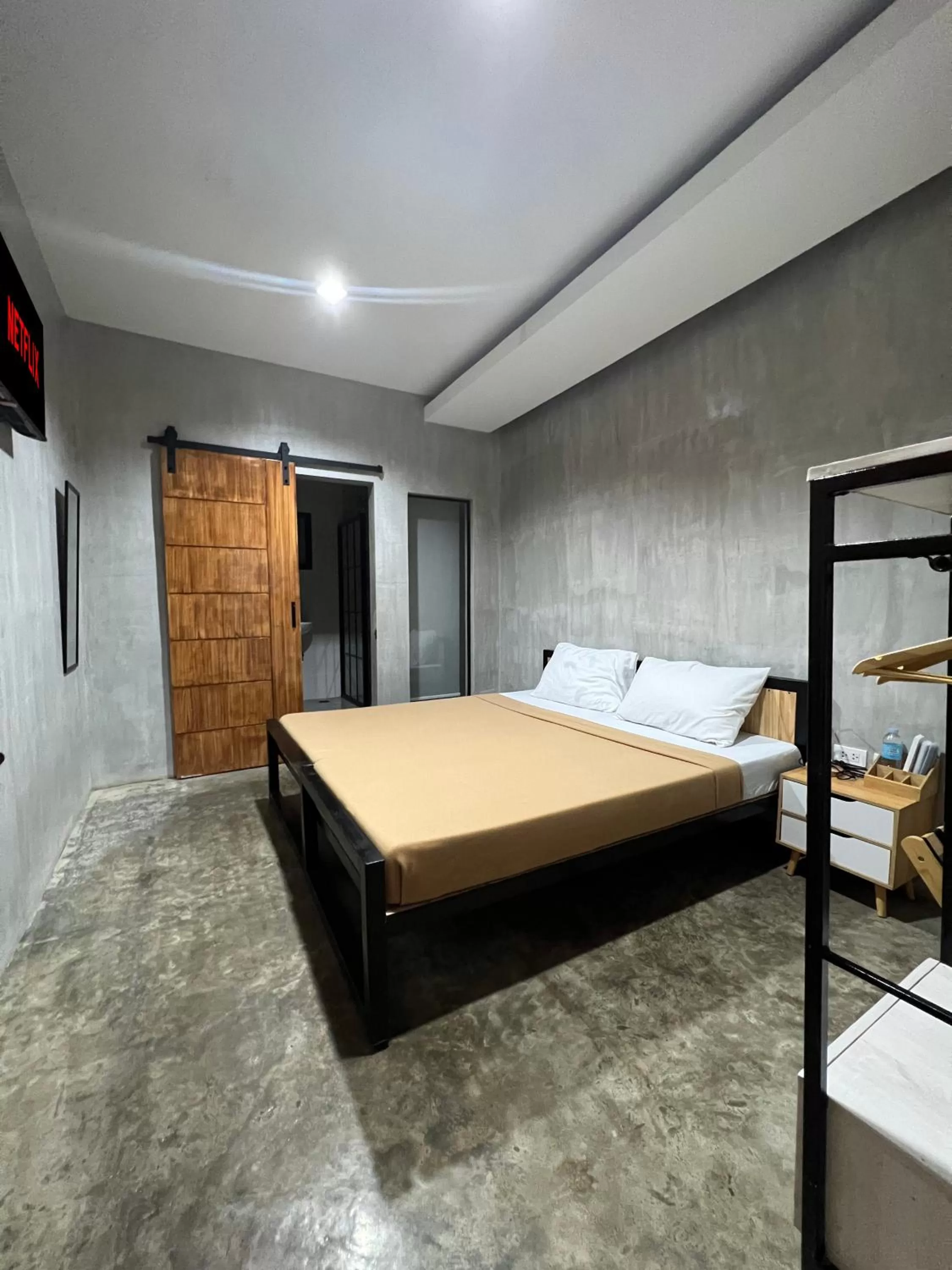 Deluxe Room in HappyNest Hostel Cebu