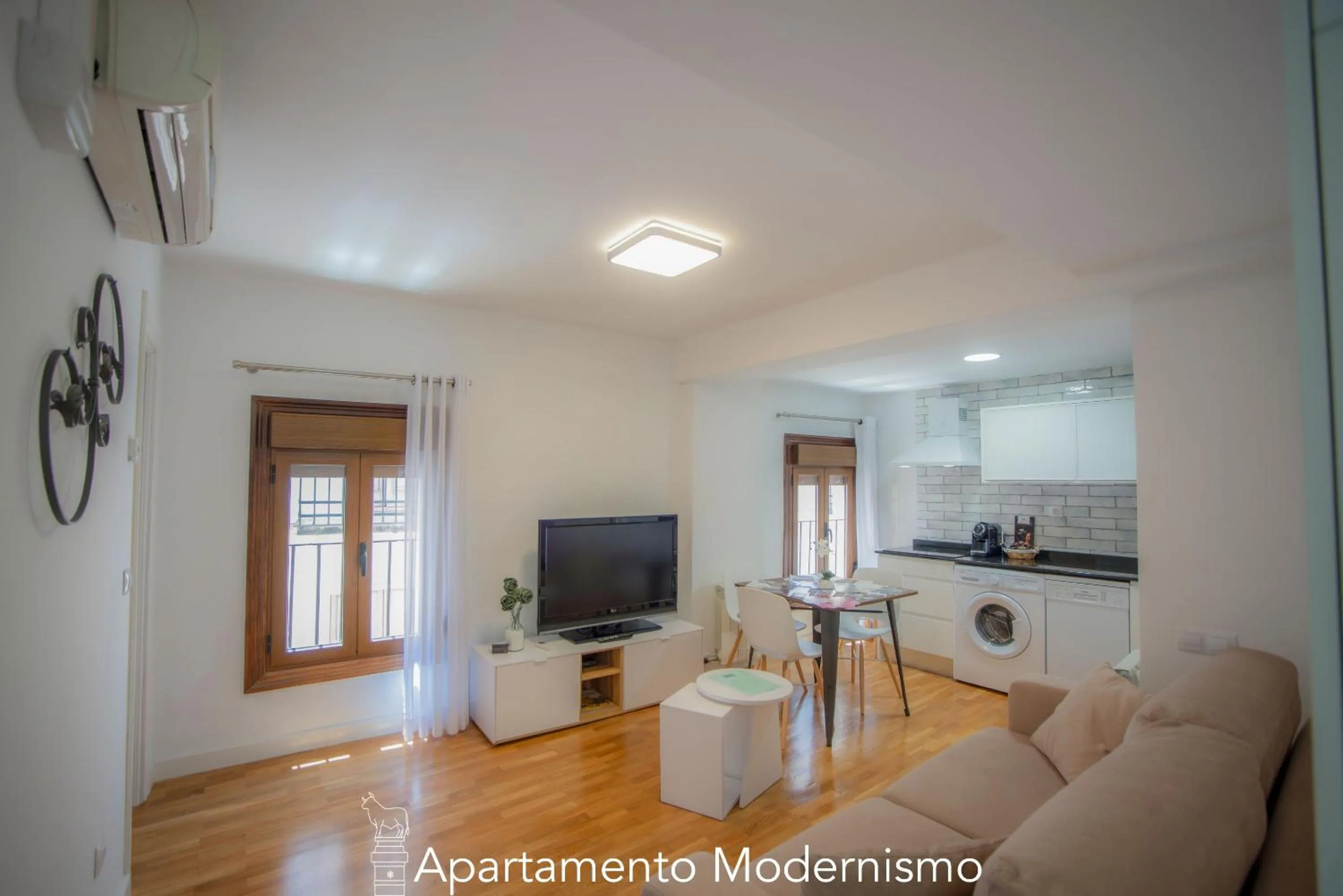 Apartment with Shower in Apartamentos Plaza del Torico Teruel