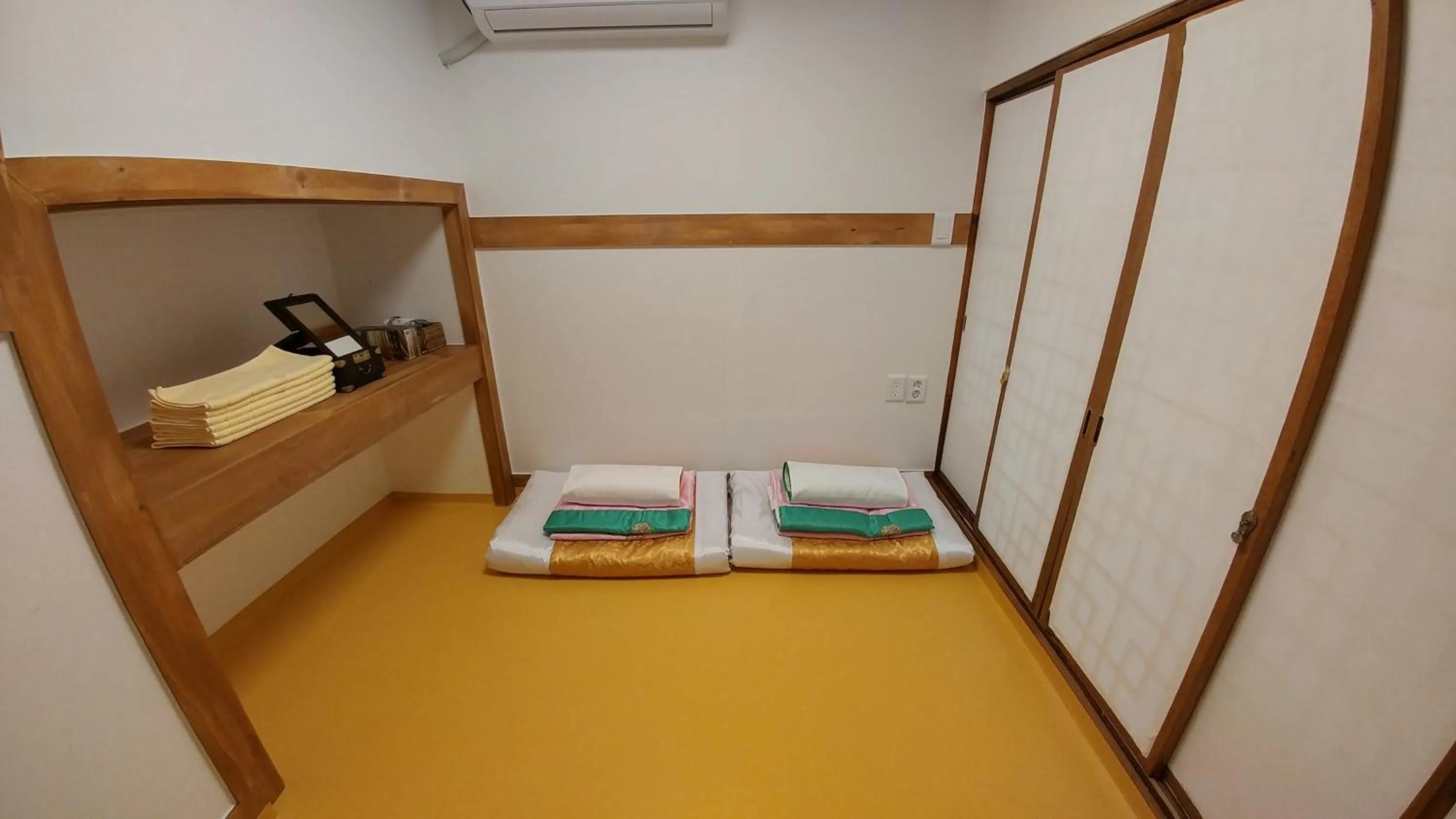 Double Room with Private Bathroom in Sophia Hanok Guesthouse