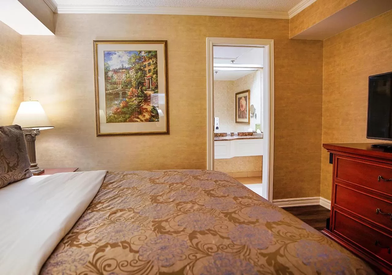 Interior Garden Balcony Suite, 1 Queen Bed with Sofa-Bed in Hôtel Palace Royal Centre-Ville Québec par JARO