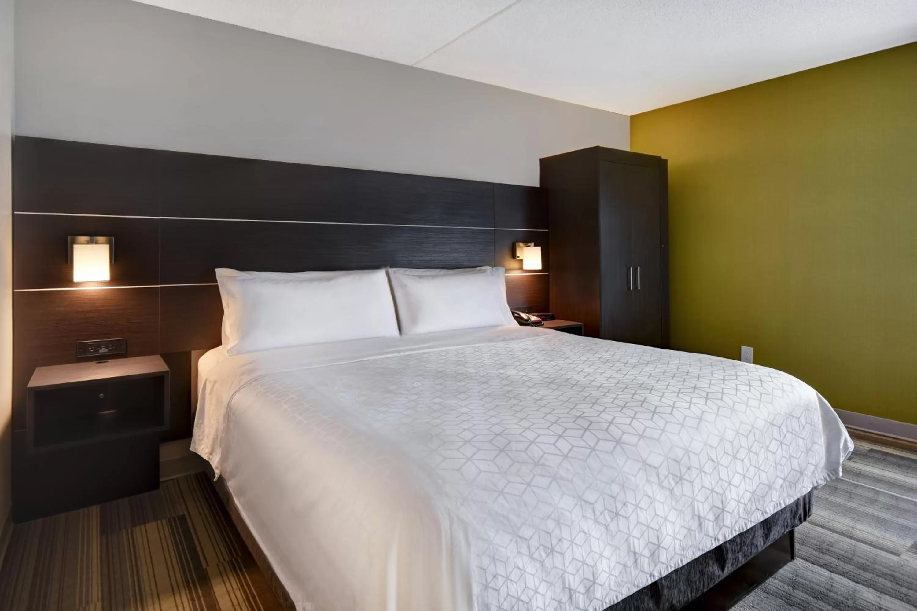 King Room with View in Holiday Inn Express & Suites Allentown-Dorney Park Area by IHG