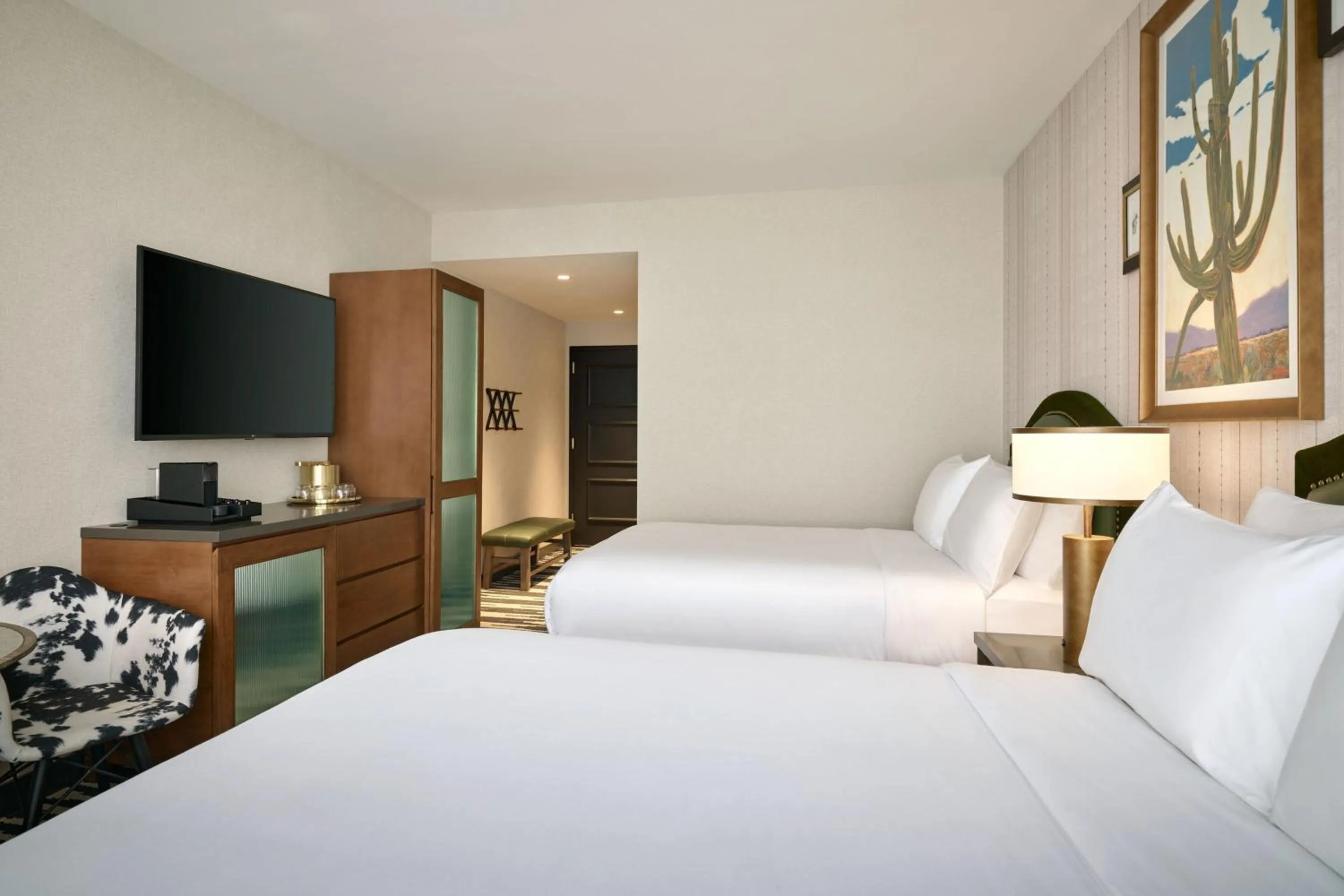 Queen Room - High Floor in The Leo Kent Hotel, Tucson, a Tribute Portfolio Hotel