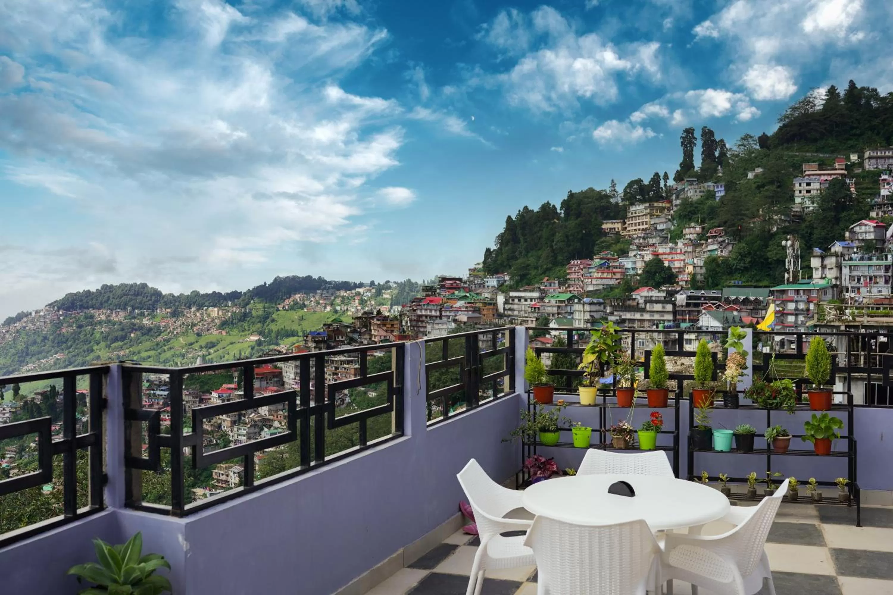 Hotel Hill Queen near Sherpa Gumba Darjeeling Mall 5 Min Couple Friendly