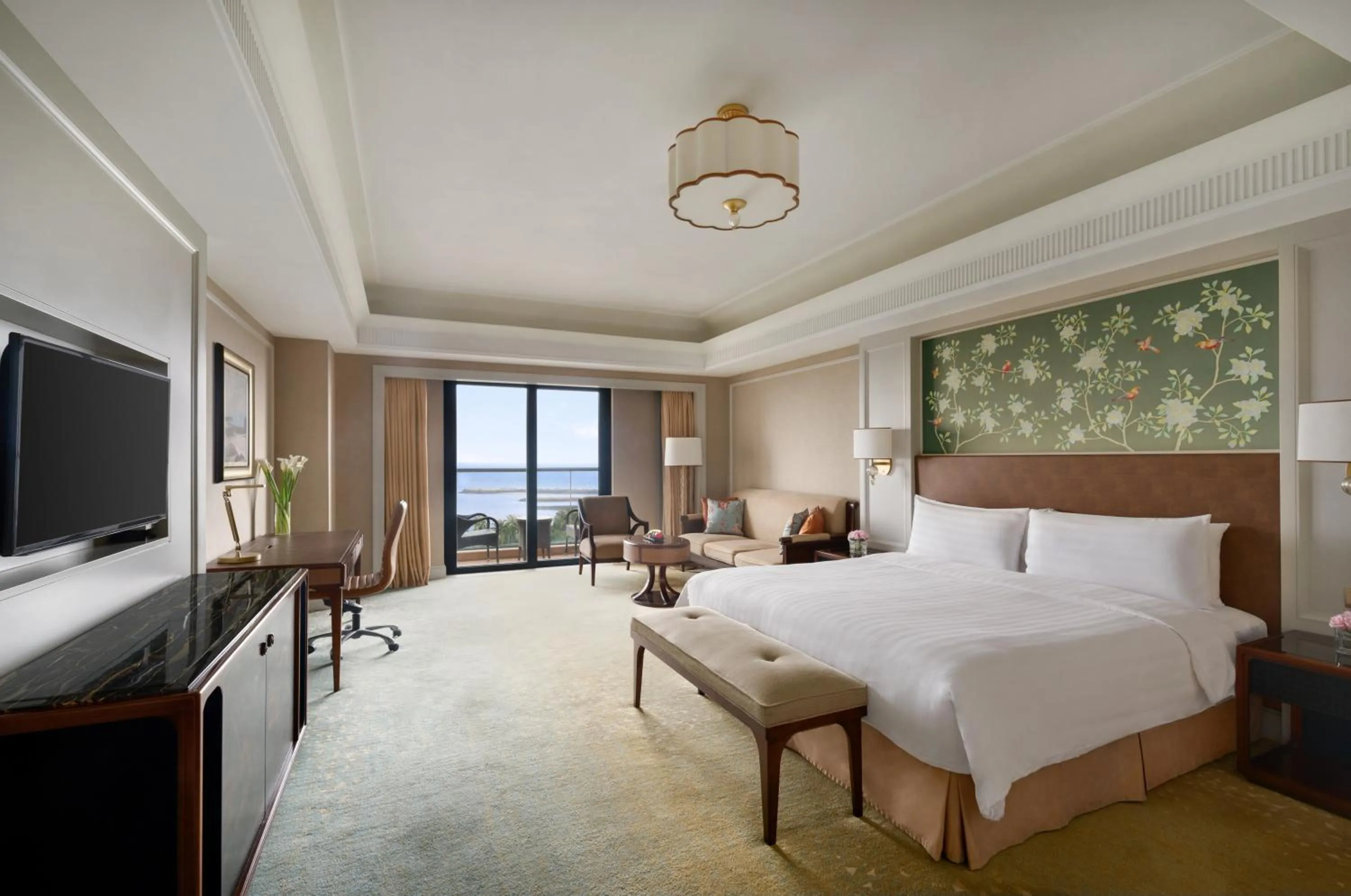 Superior Room with 1 kingsize bed Ocean view in Grand Hotel Haikou - Managed by Accor