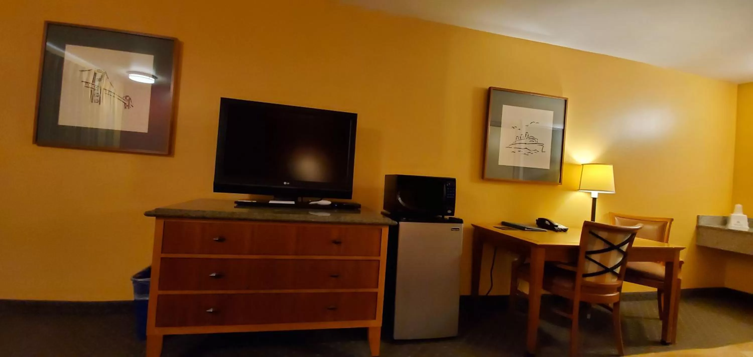 Double Room with Two Double Beds - Pet Friendly in Olympic View Inn