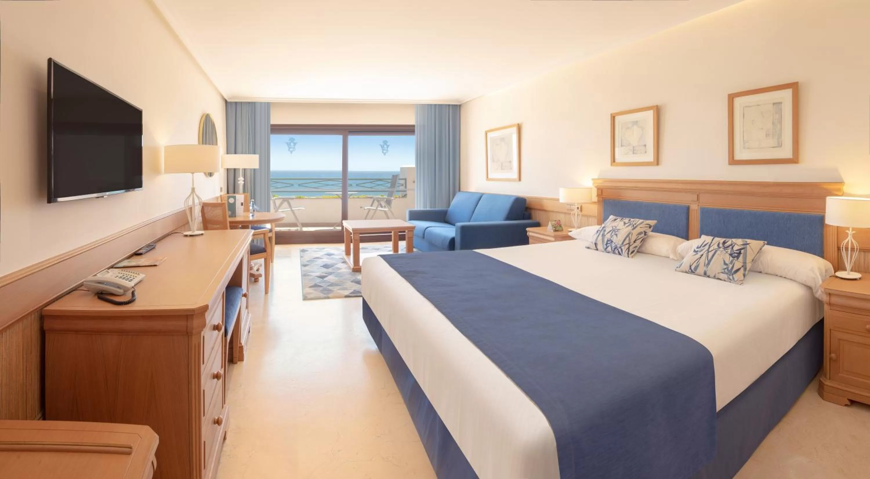 Superior Double or Twin Room with Sea View (2 adults + 1 child) in SH Villa Gadea