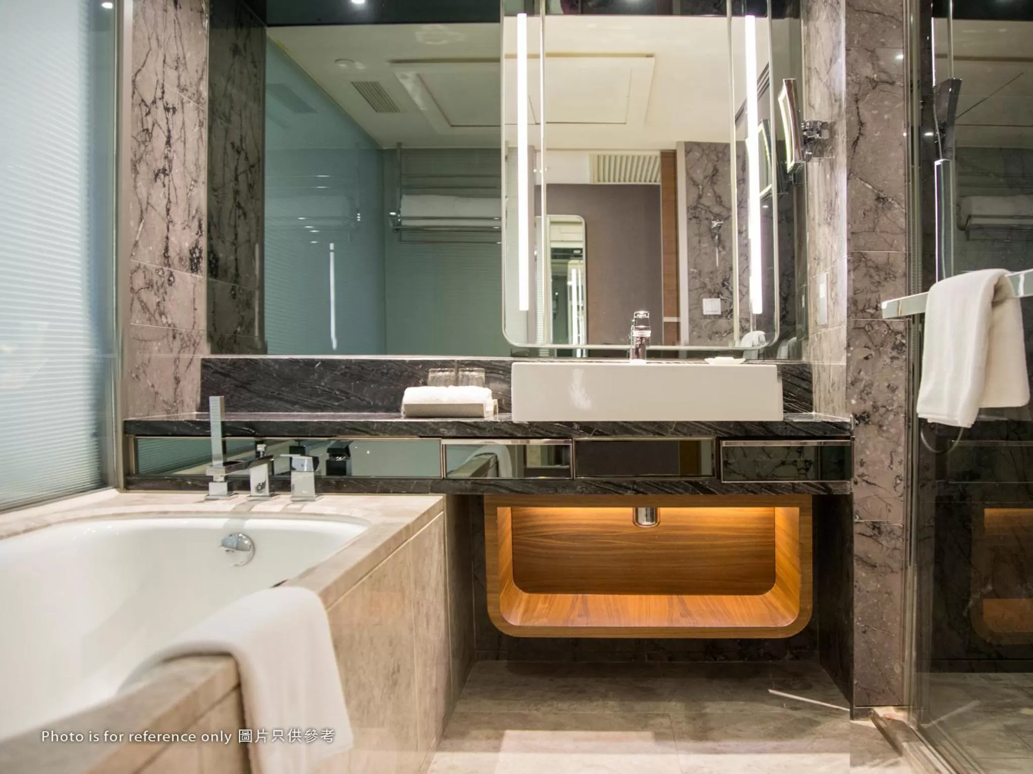 Plaza Superior Room in Royal Plaza Hotel