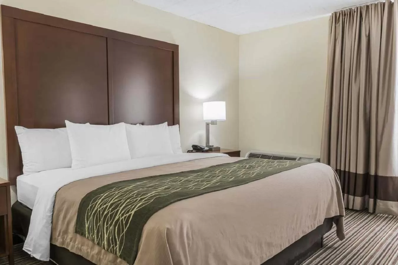 King Room - Non-Smoking in Comfort Inn - Pocono Mountains