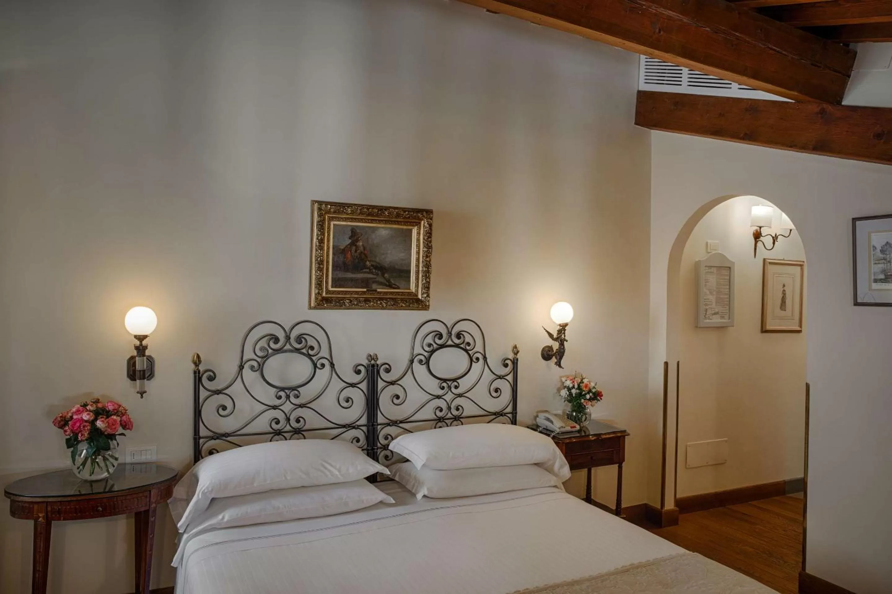 Classic Queen Room - Non-Smoking in Hotel Mulino di Firenze - WorldHotels Crafted