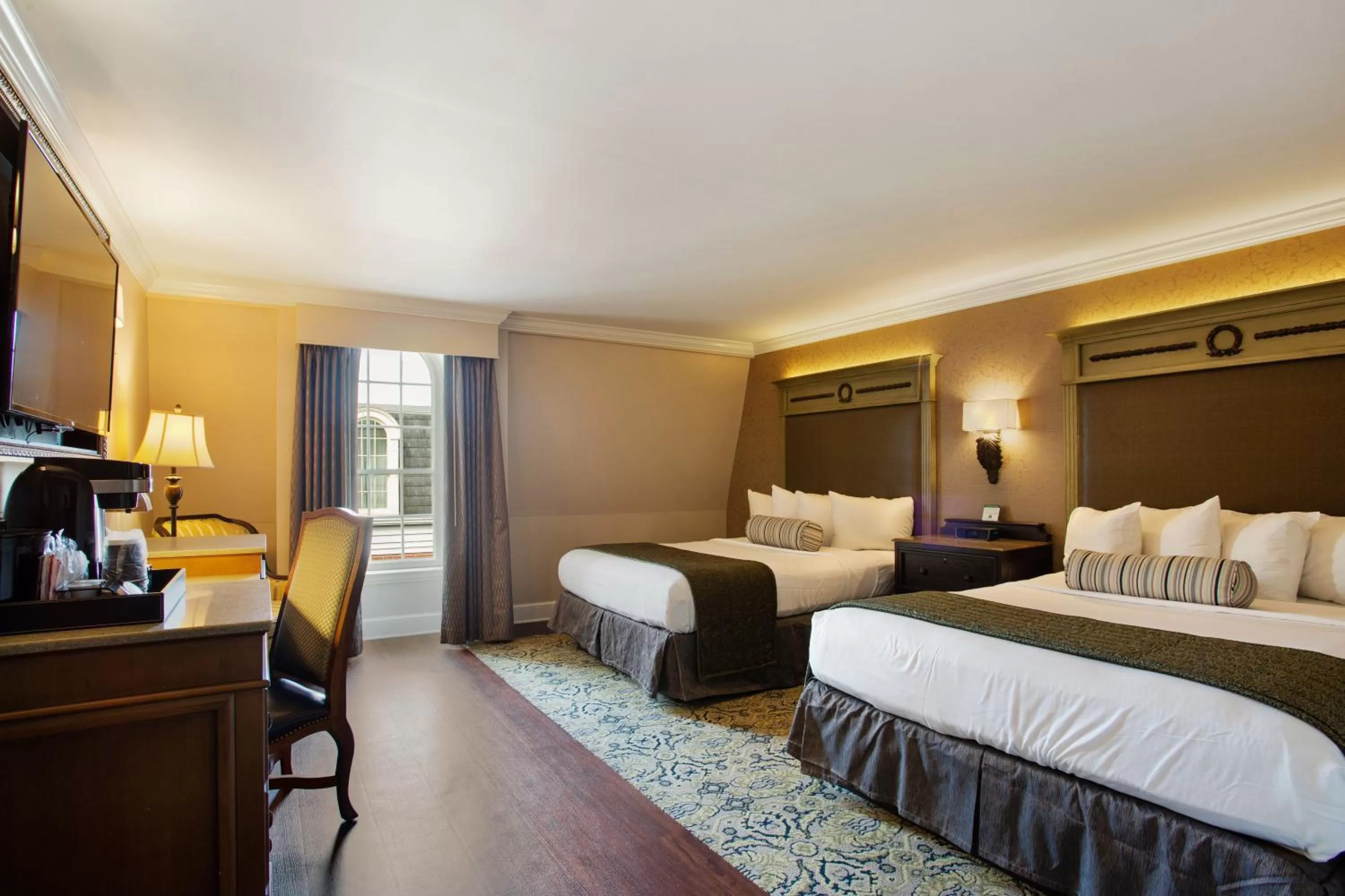 Deluxe Room with Two Queen Beds in Hotel St. Marie