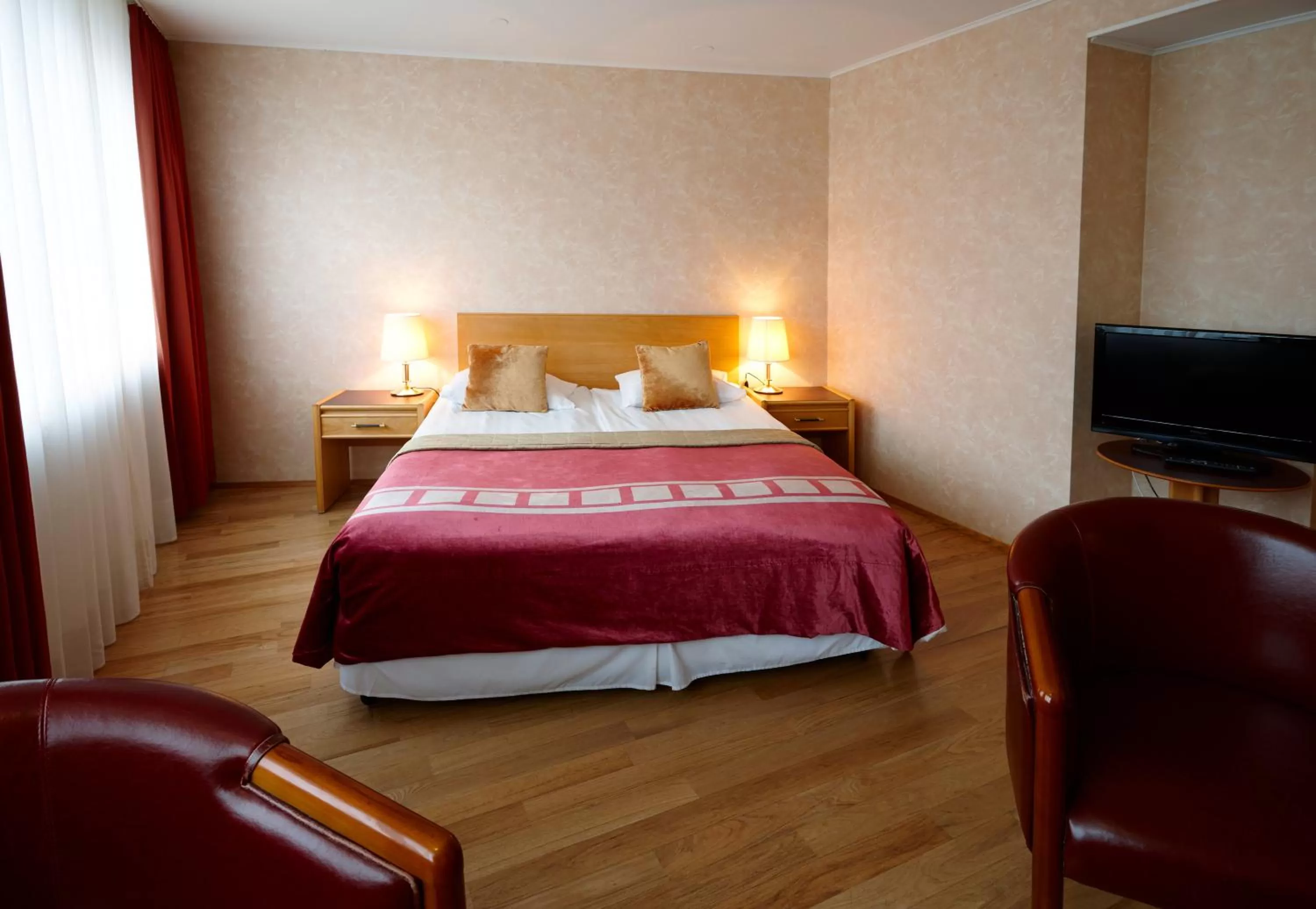 Family Room (2 Adults + 2 Children) in Fosshotel Rauðará