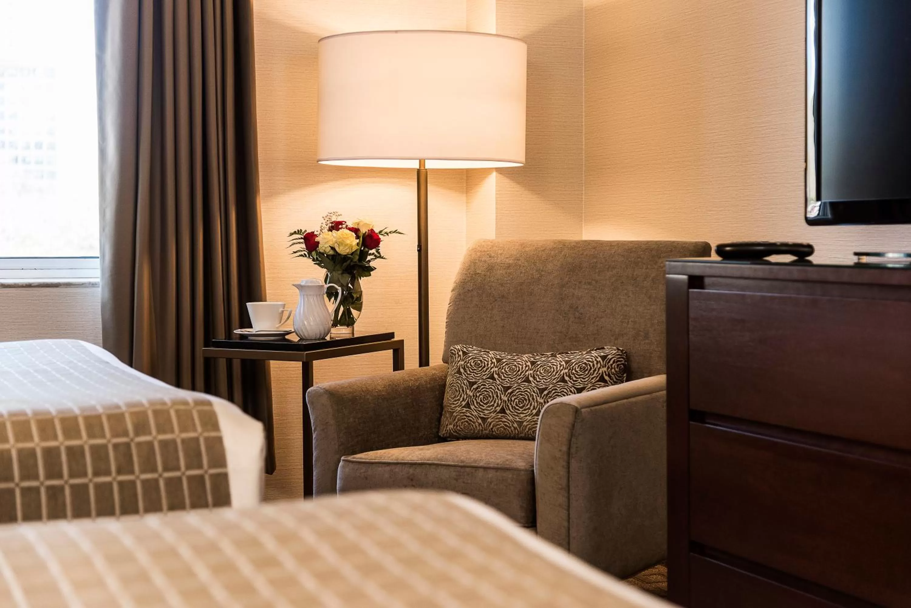 King Room with Park View in Lord Elgin Hotel