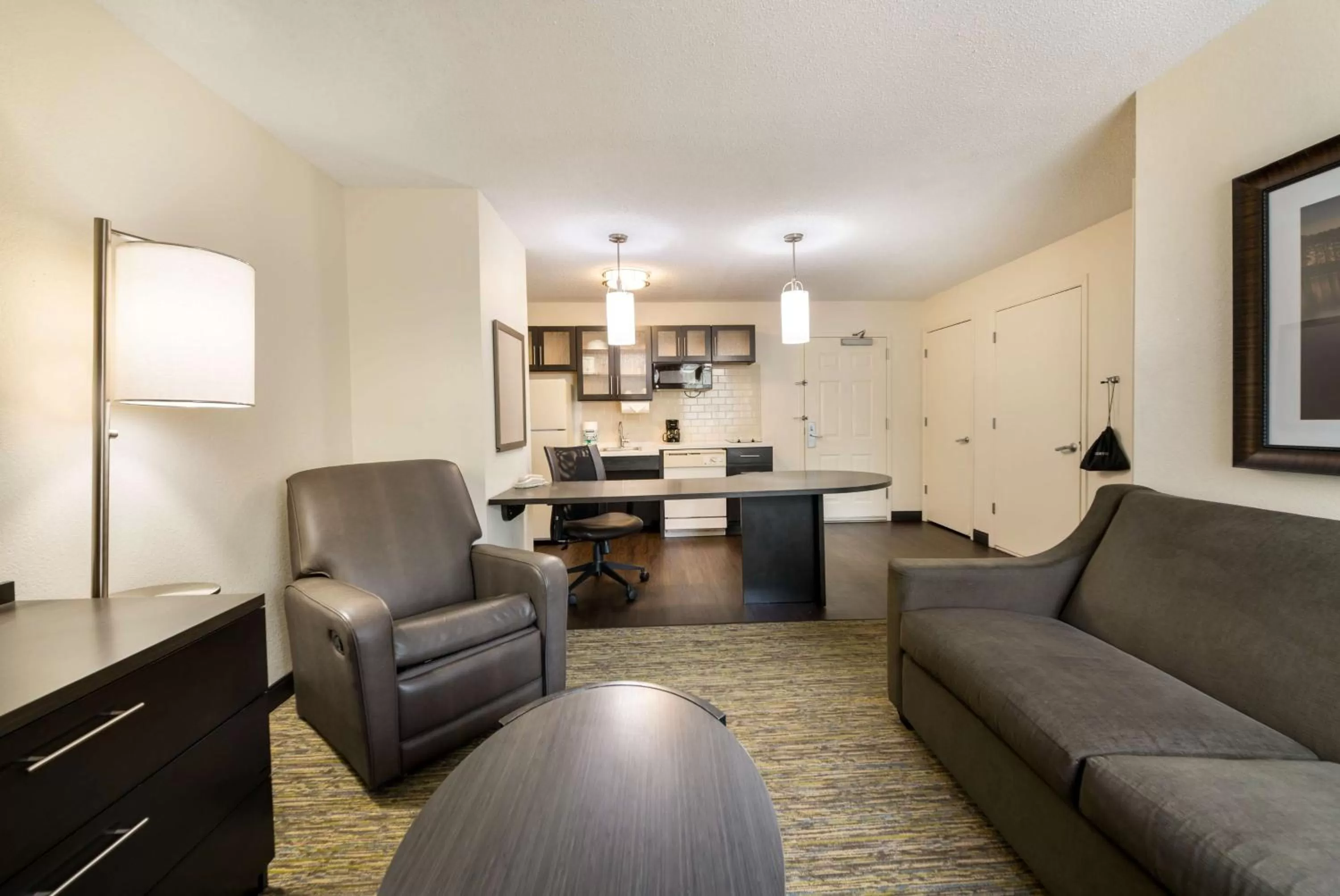 One-Bedroom Queen Suite with Roll-In Shower - Mobility Accessible in Sonesta Simply Suites Hampton