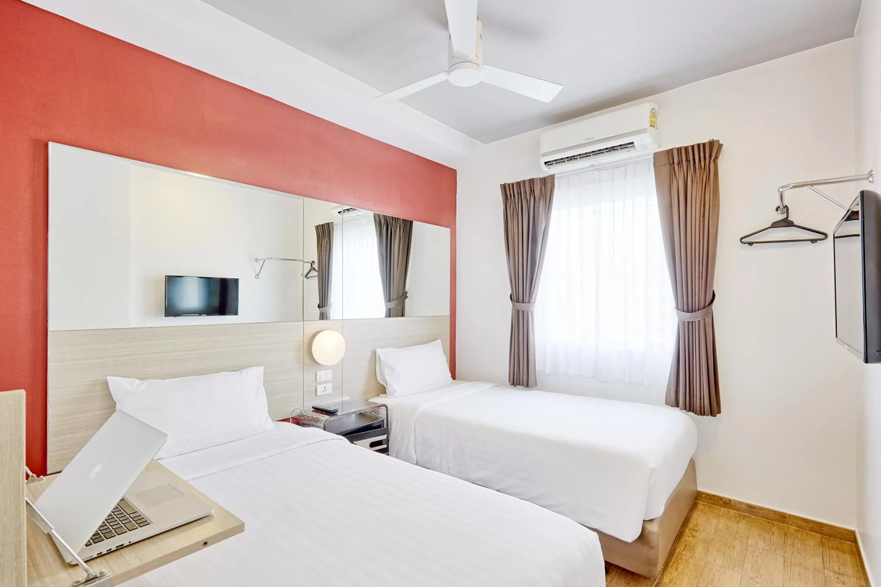 Standard Twin Room in Red Planet Bangkok Asoke - SHA Extra Plus