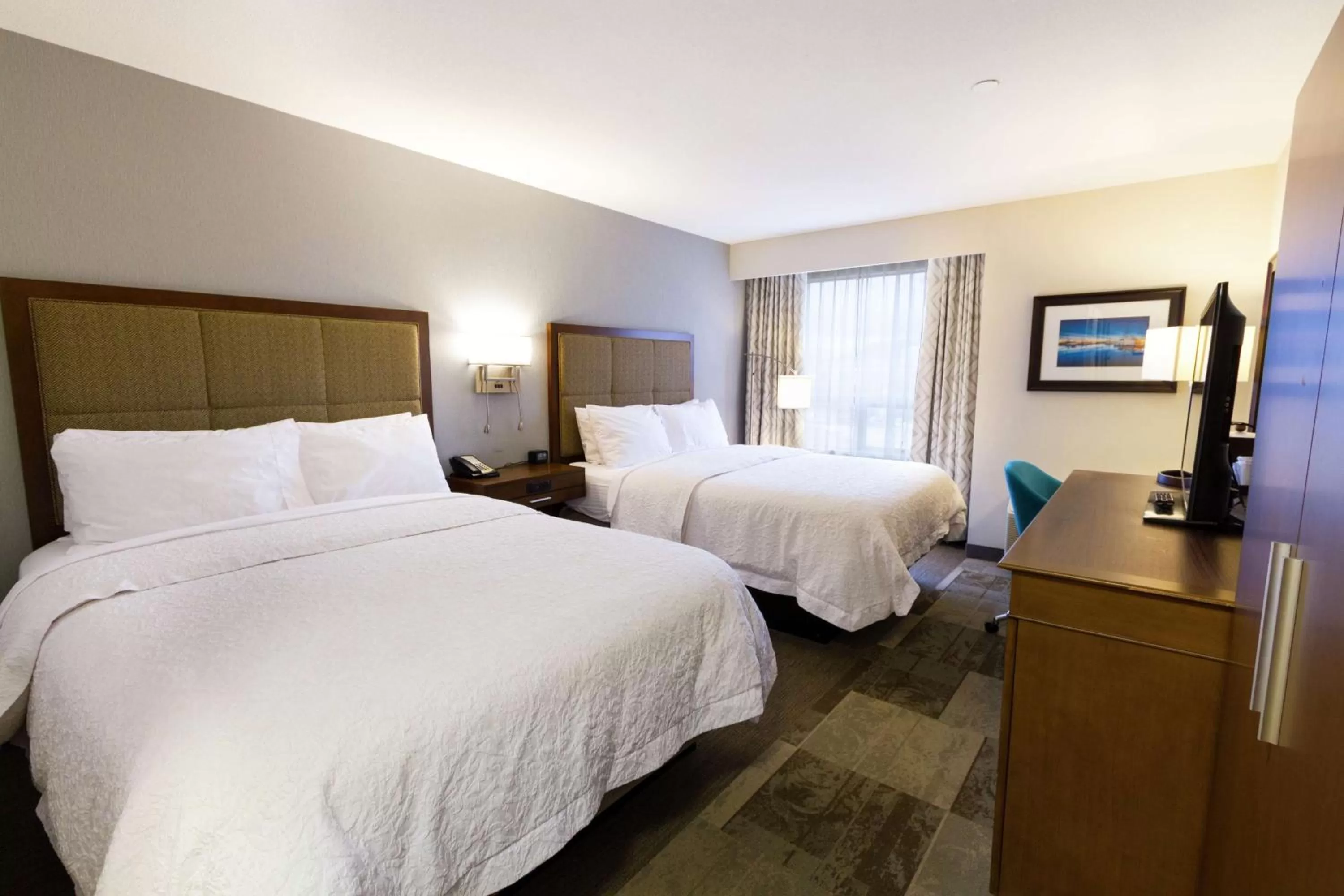 Queen Room with Two Queen Beds - Non-Smoking/Shower in Hampton Inn - Vancouver Airport/Richmond